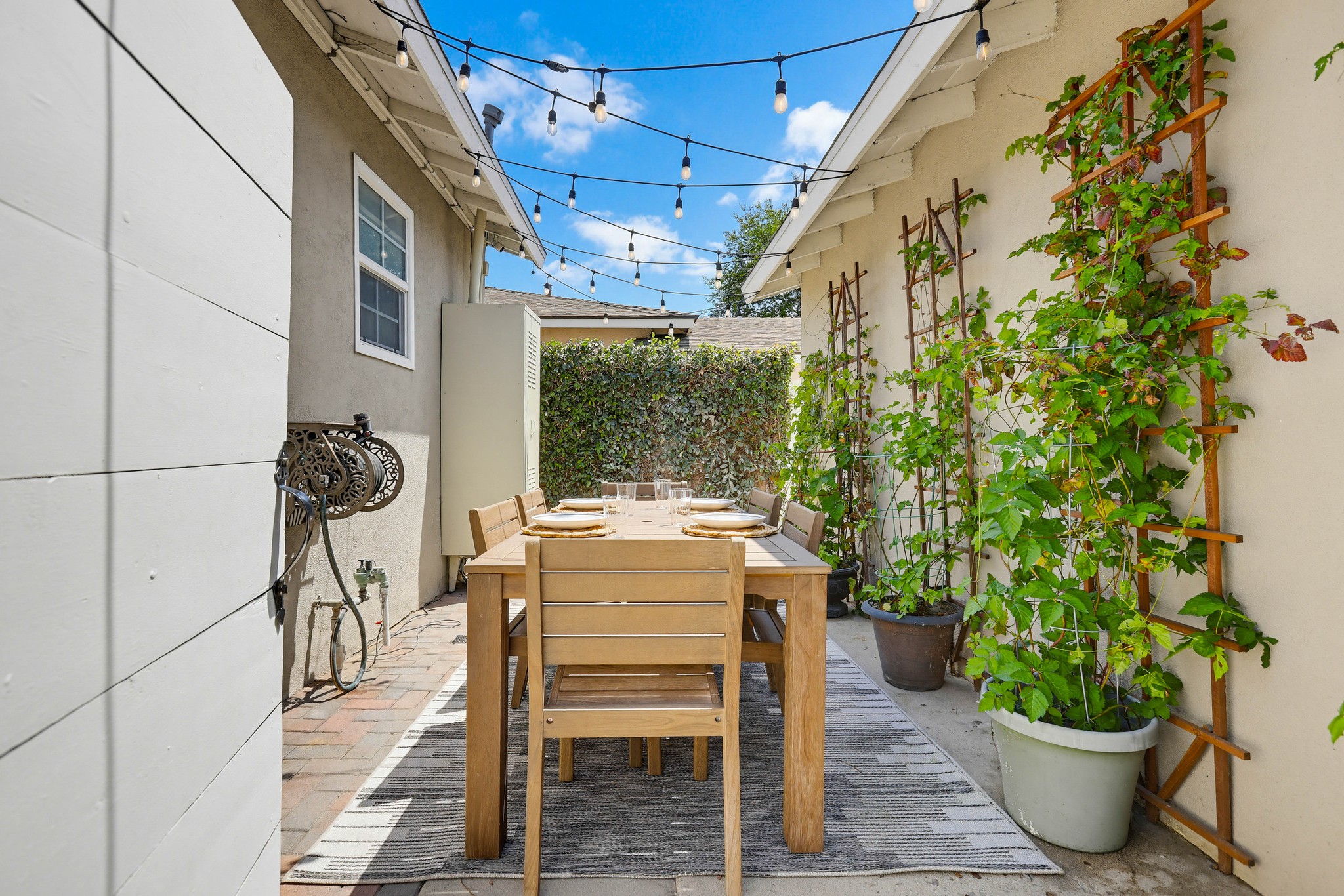 Virtual tour photo 14 of 82 for 1312 N Devonshire Rd