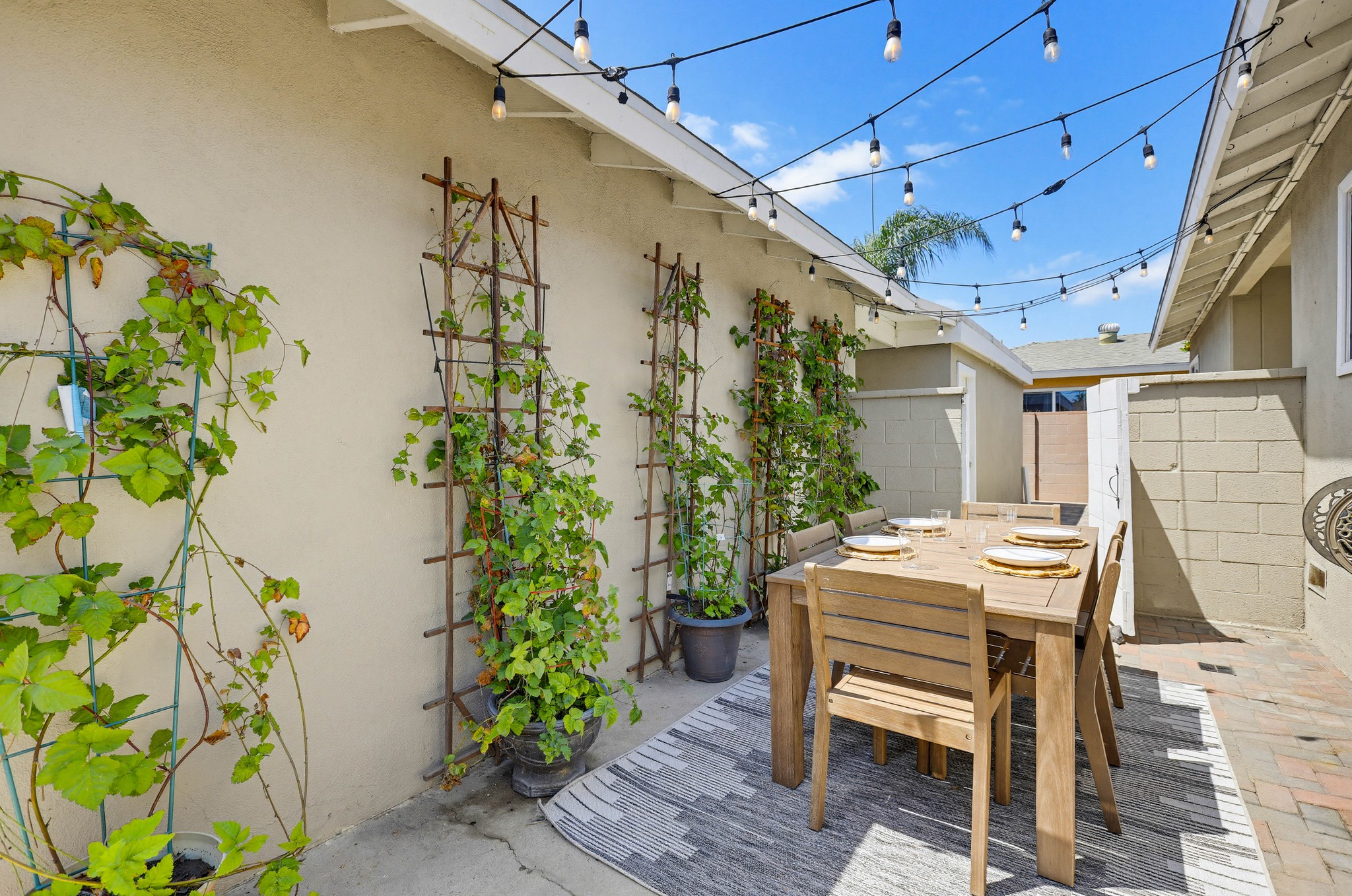 Virtual tour photo 15 of 82 for 1312 N Devonshire Rd
