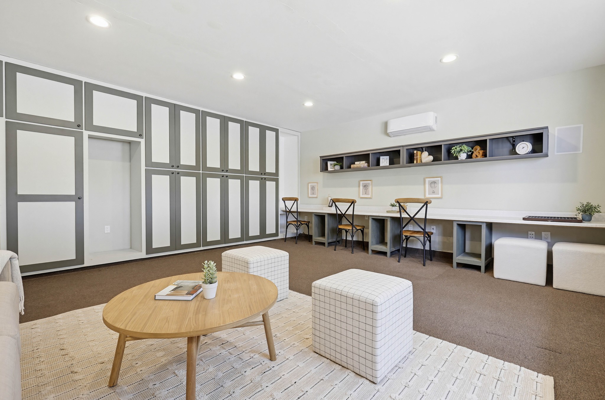 Virtual tour photo 18 of 82 for 1312 N Devonshire Rd