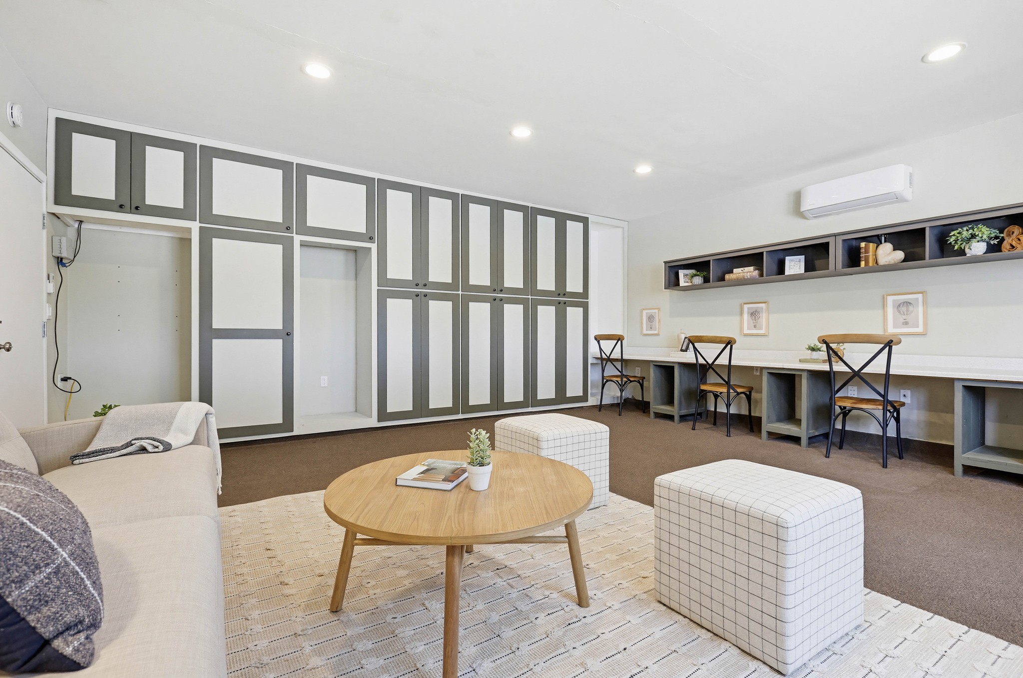 Virtual tour photo 22 of 82 for 1312 N Devonshire Rd