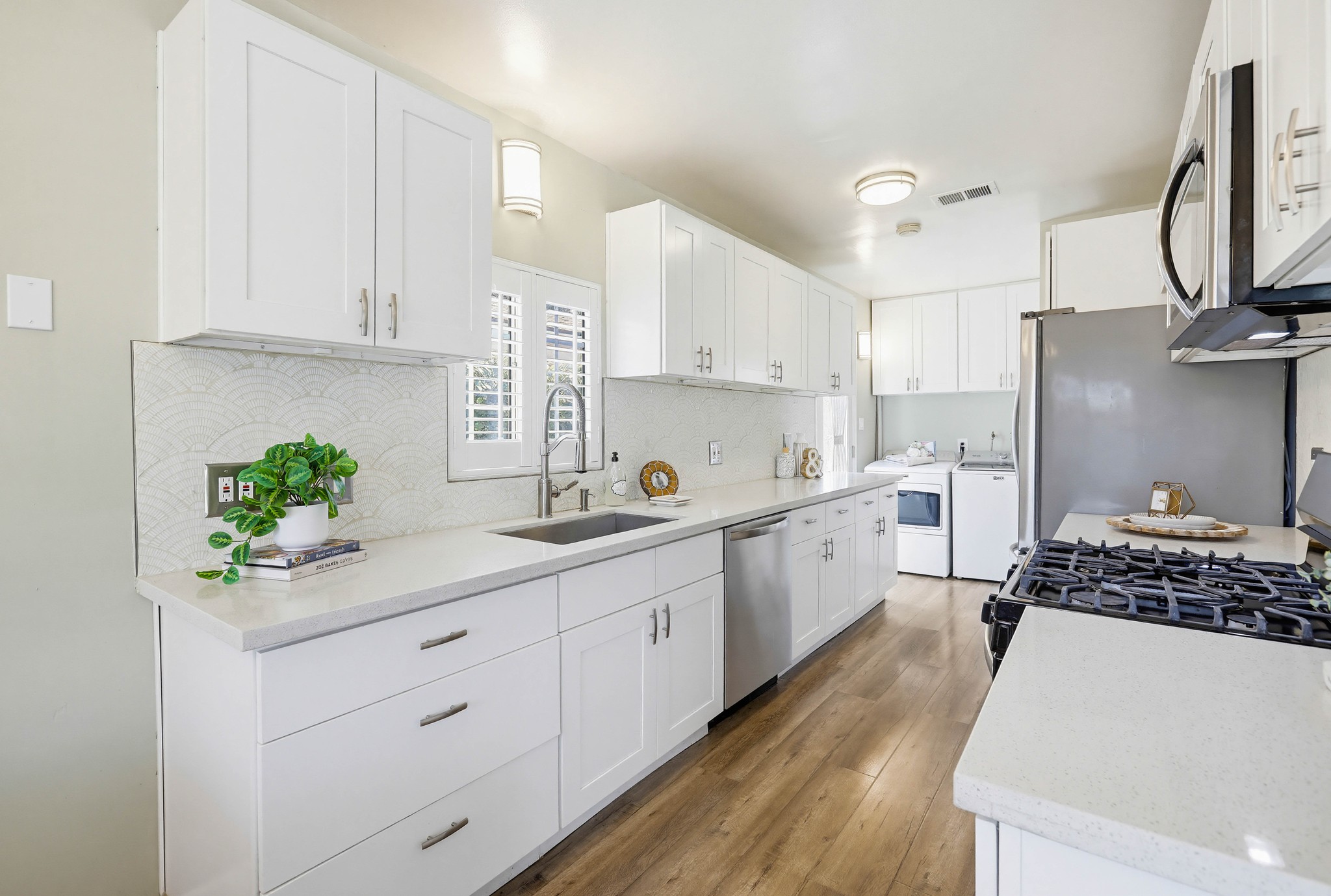Virtual tour photo 37 of 82 for 1312 N Devonshire Rd
