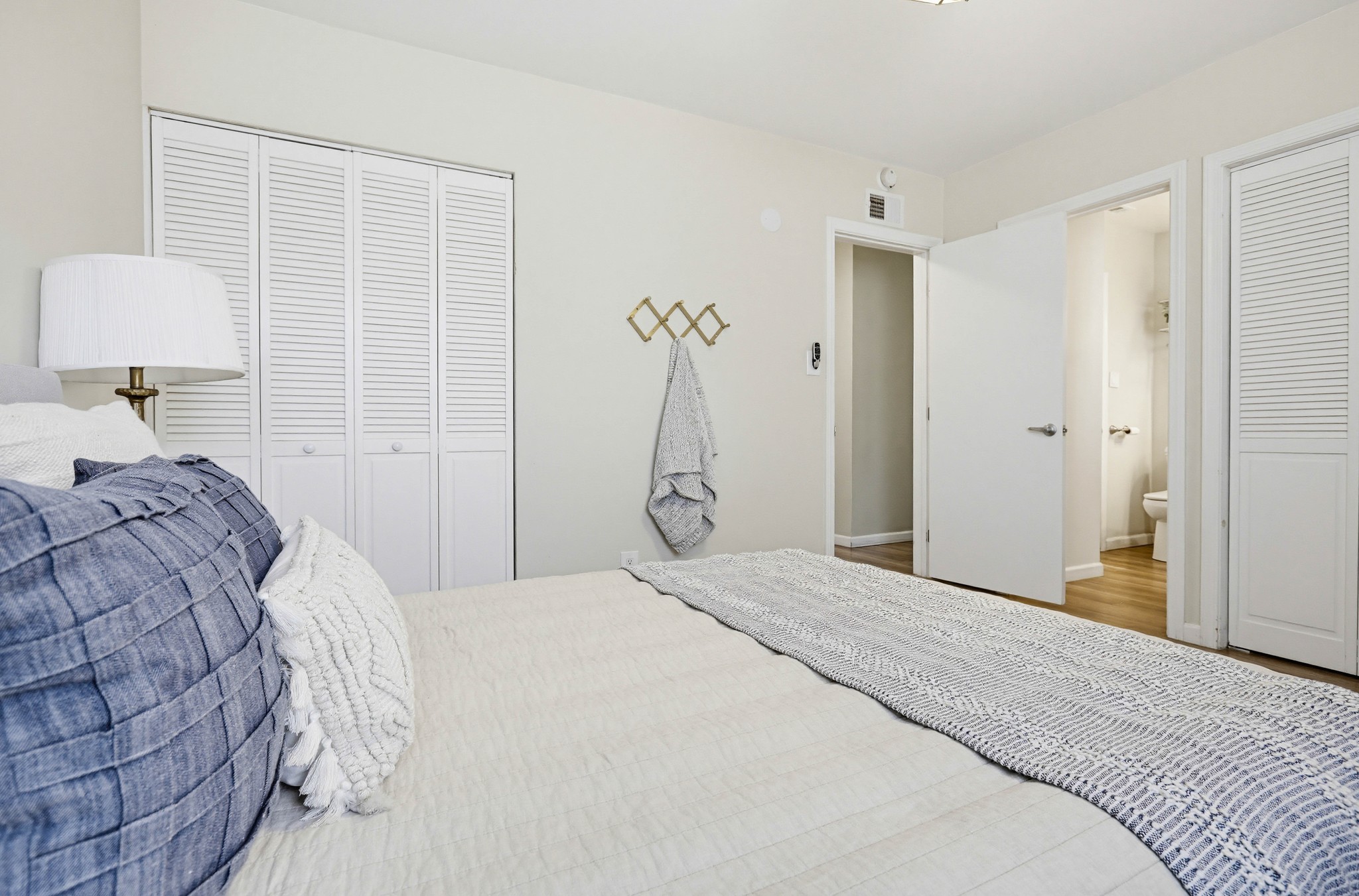 Virtual tour photo 46 of 82 for 1312 N Devonshire Rd