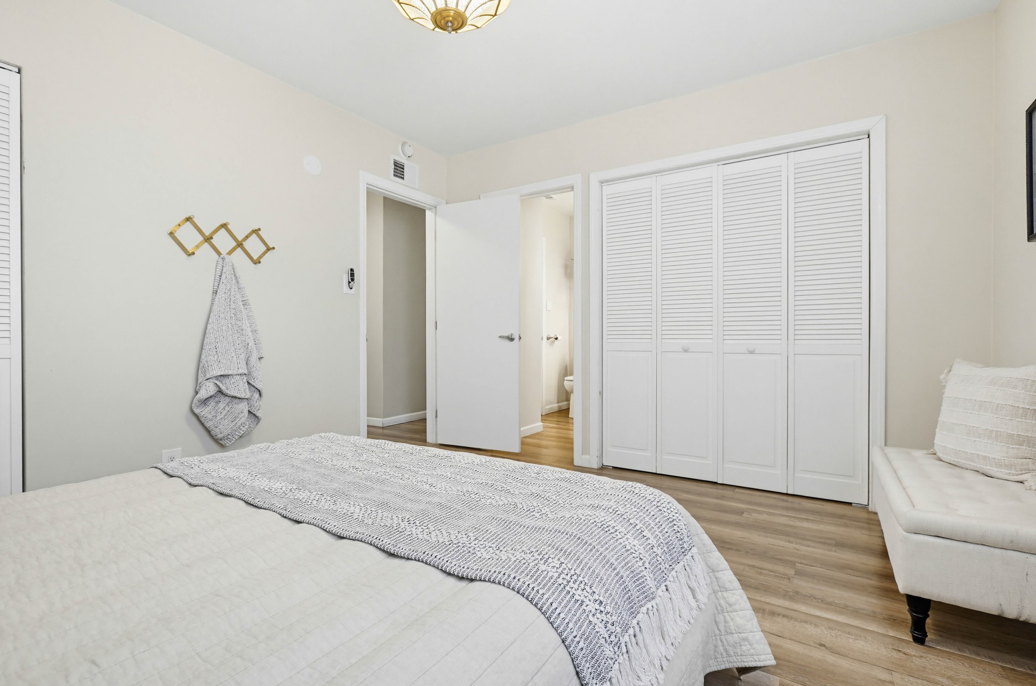 Virtual tour photo 47 of 82 for 1312 N Devonshire Rd