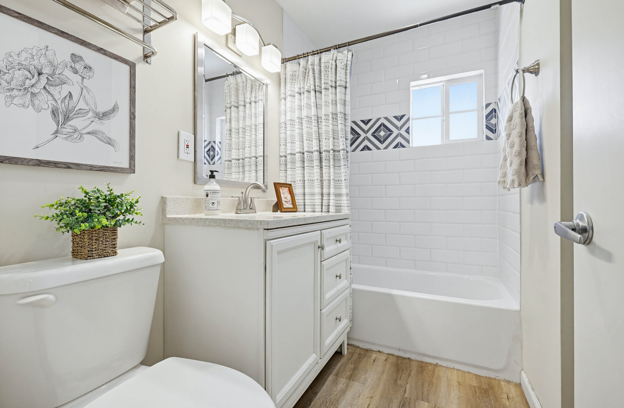 Virtual tour photo 49 of 82 for 1312 N Devonshire Rd