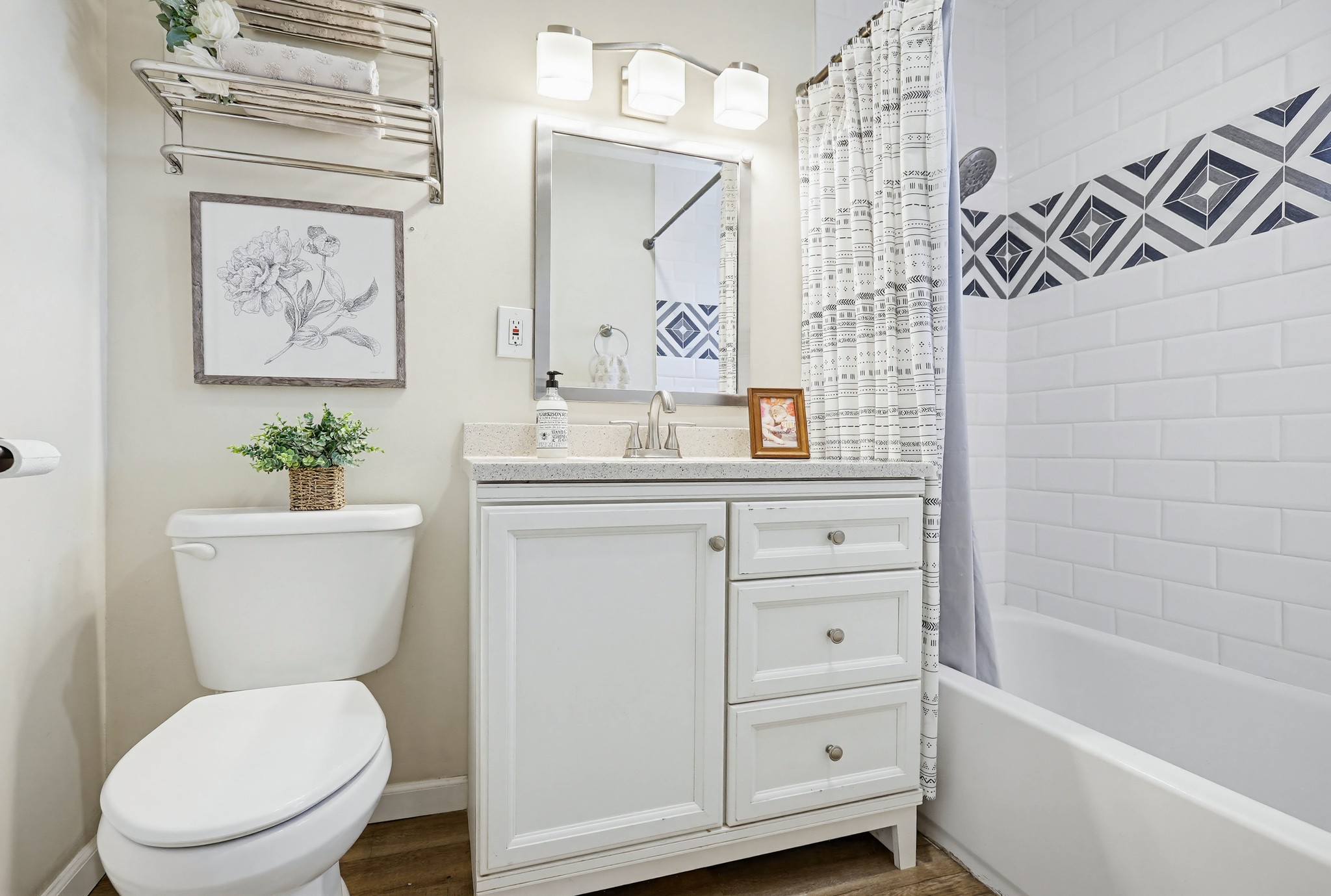 Virtual tour photo 50 of 82 for 1312 N Devonshire Rd