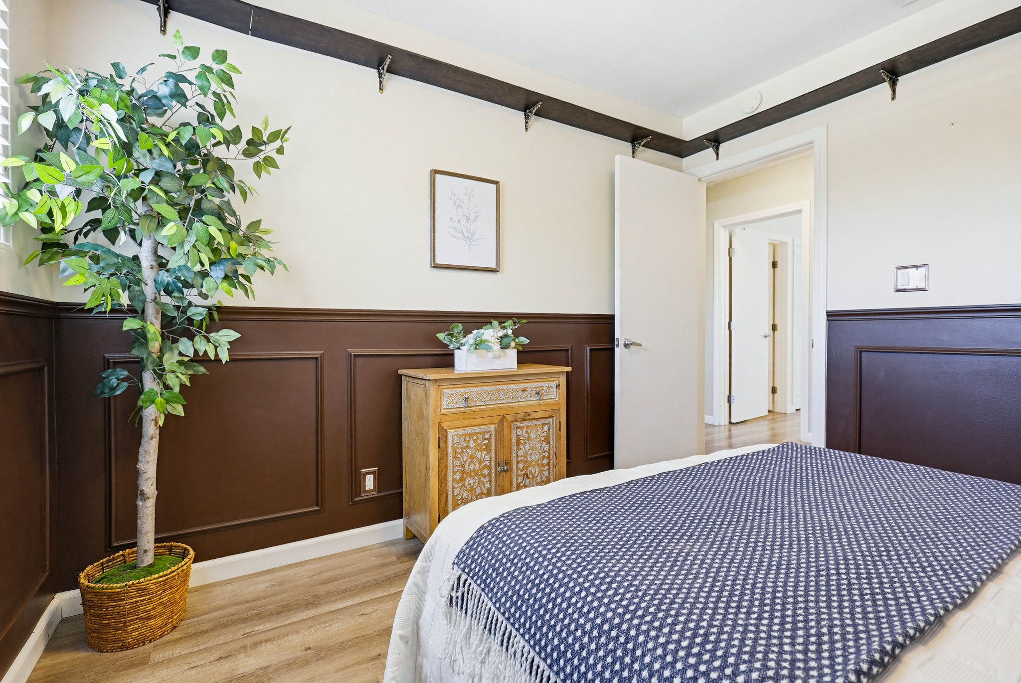 Virtual tour photo 54 of 82 for 1312 N Devonshire Rd