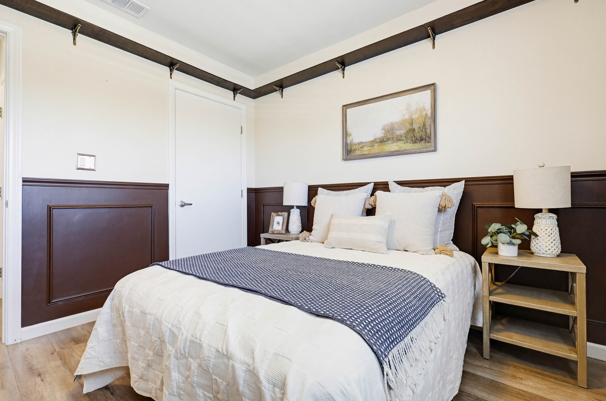 Virtual tour photo 55 of 82 for 1312 N Devonshire Rd
