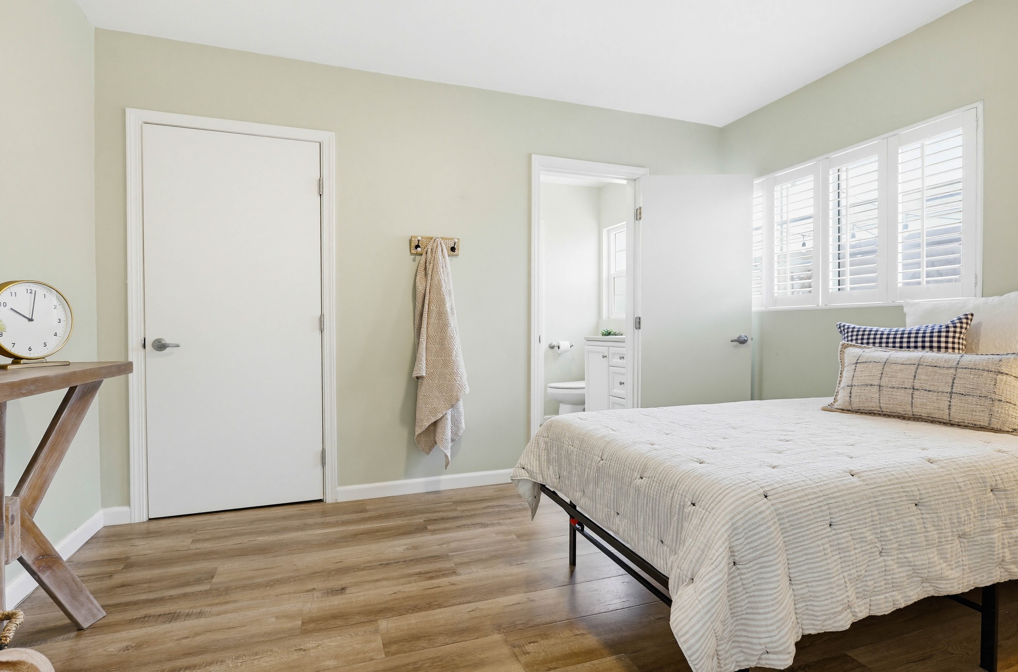 Virtual tour photo 60 of 82 for 1312 N Devonshire Rd