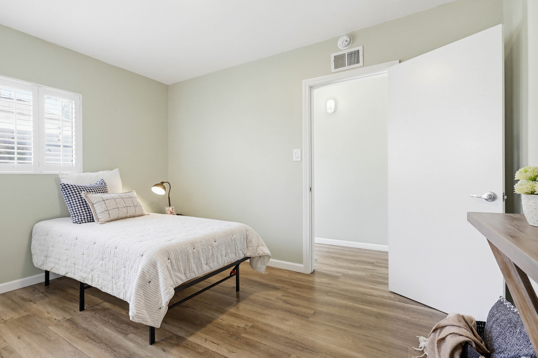 Virtual tour photo 61 of 82 for 1312 N Devonshire Rd