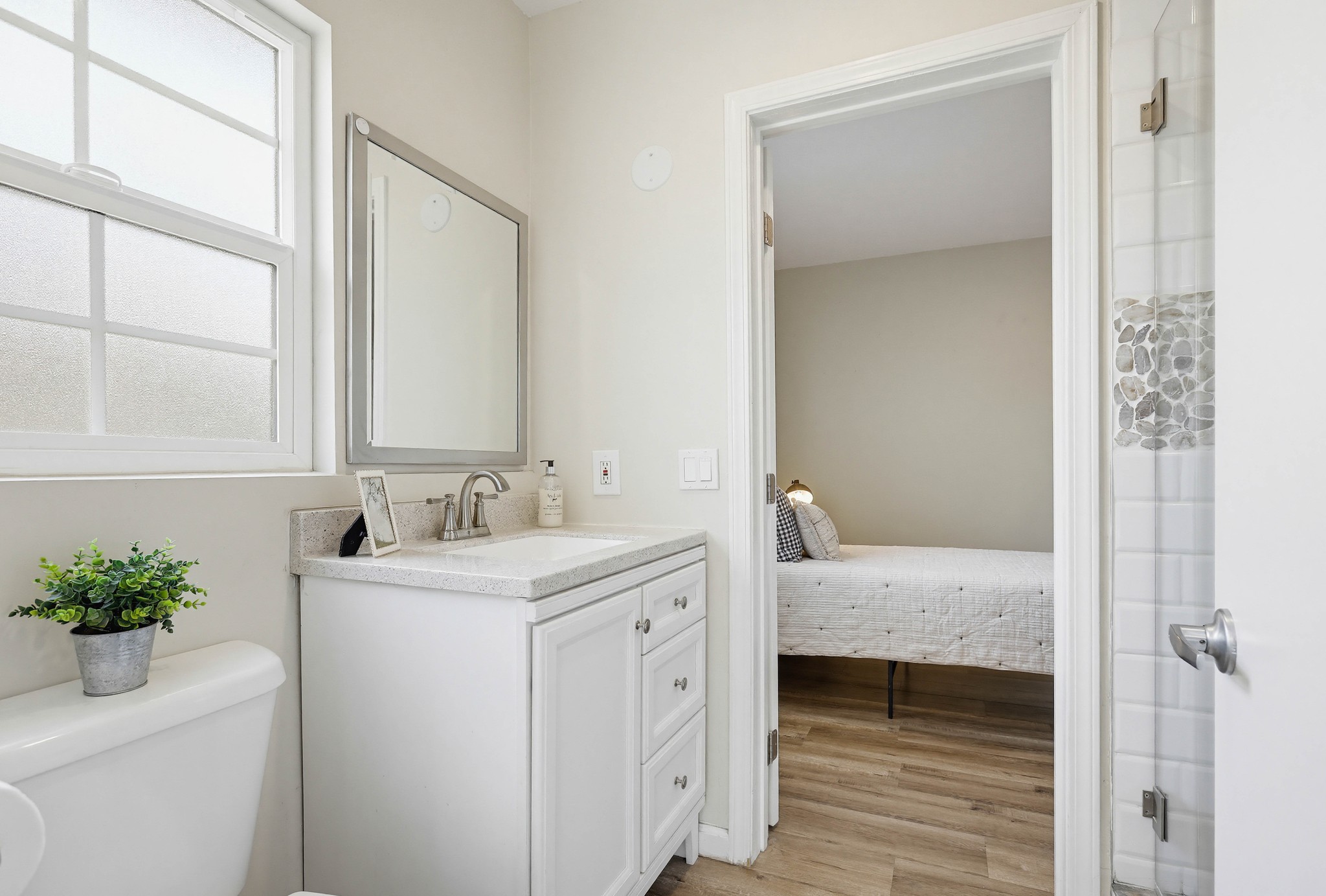 Virtual tour photo 65 of 82 for 1312 N Devonshire Rd