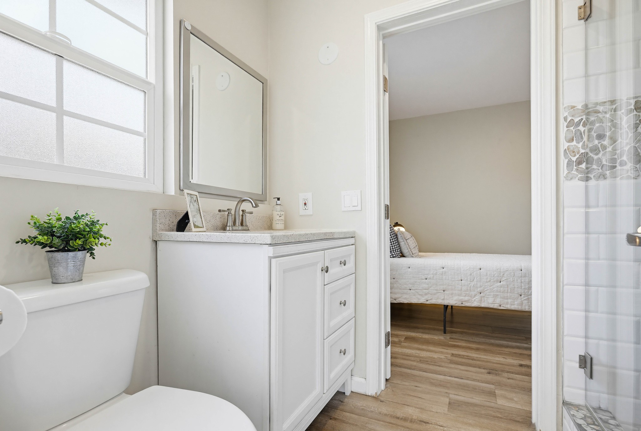 Virtual tour photo 66 of 82 for 1312 N Devonshire Rd