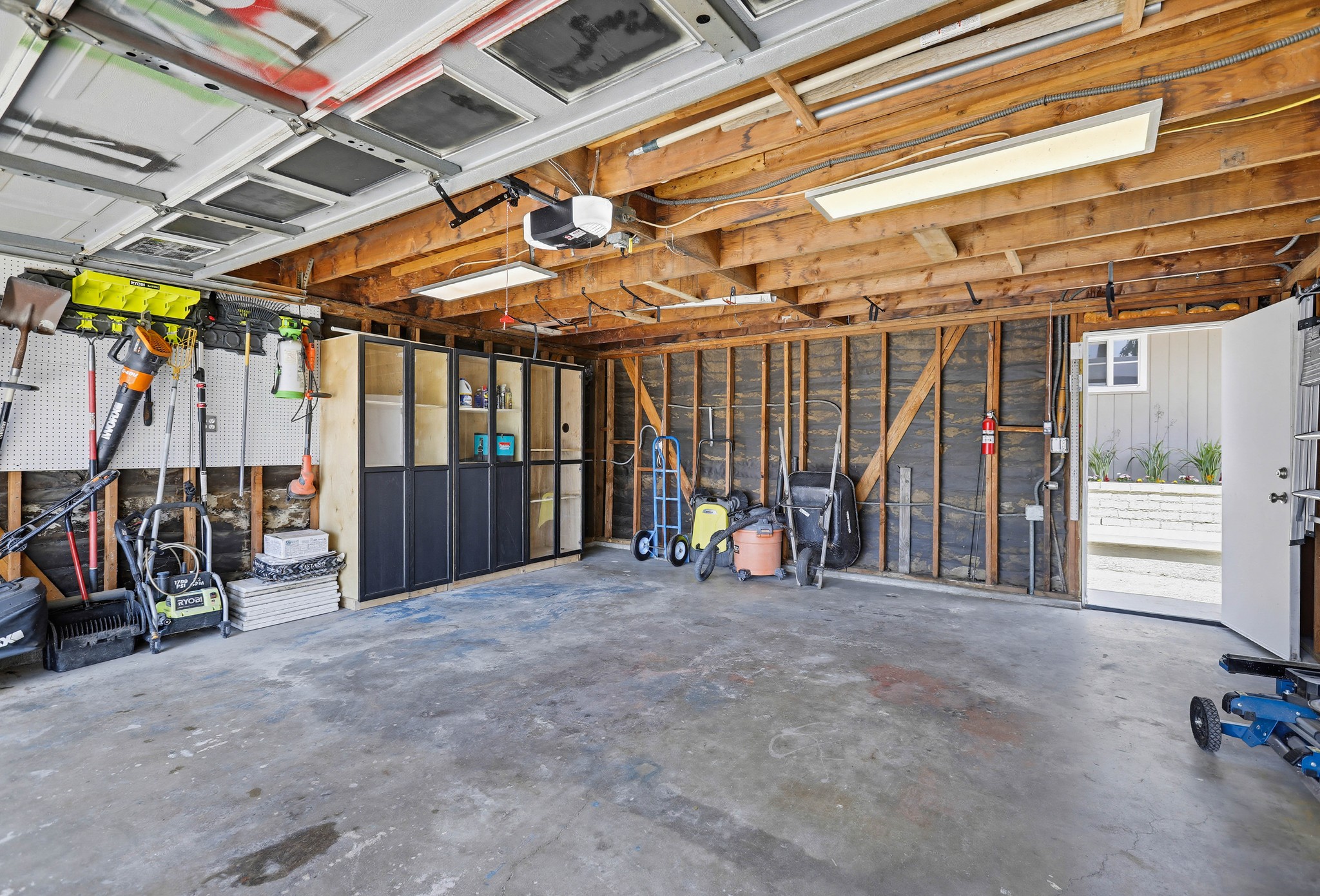 Virtual tour photo 69 of 82 for 1312 N Devonshire Rd
