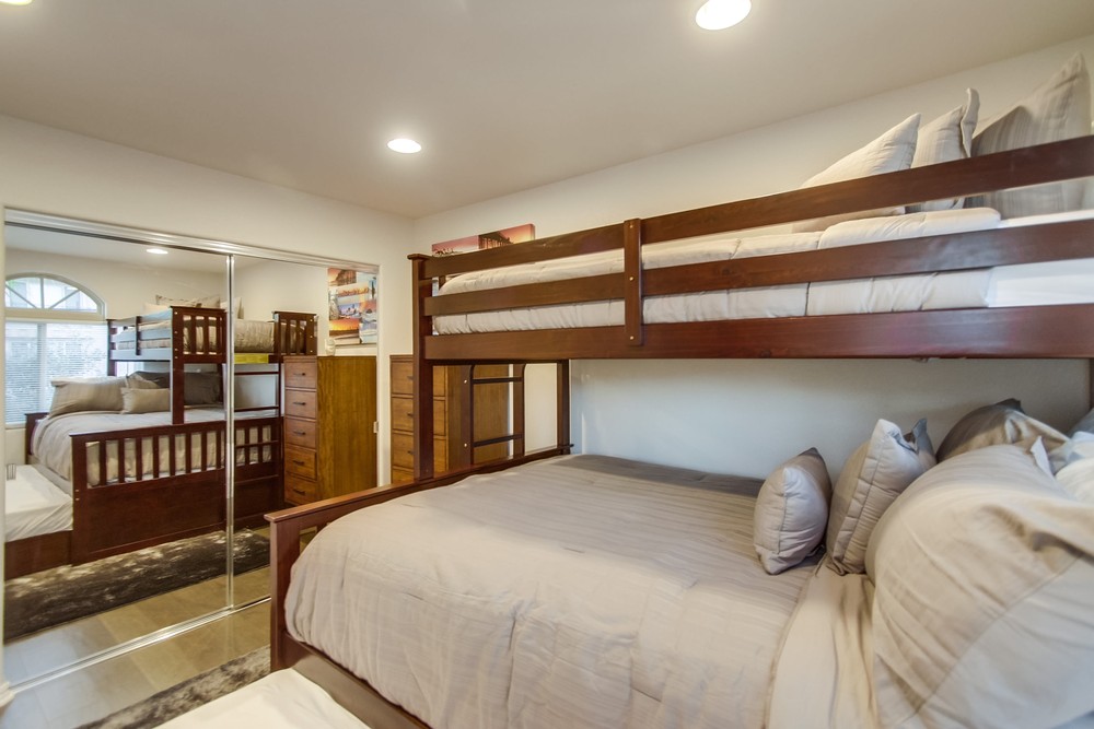 Virtual tour photo 94 of 168 for 1315 Pacific Beach Dr
