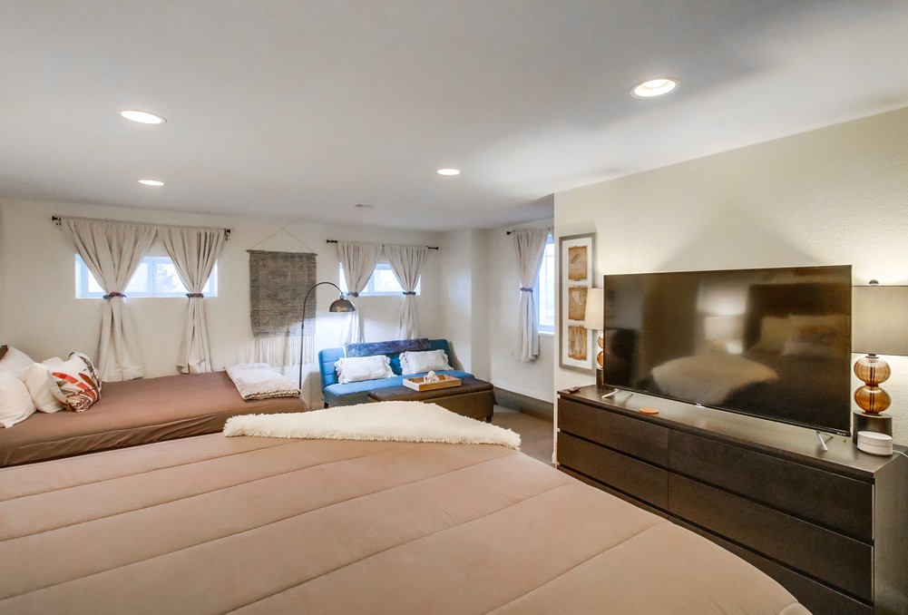 Virtual tour photo 40 of 84 for 1325 Gertrude St