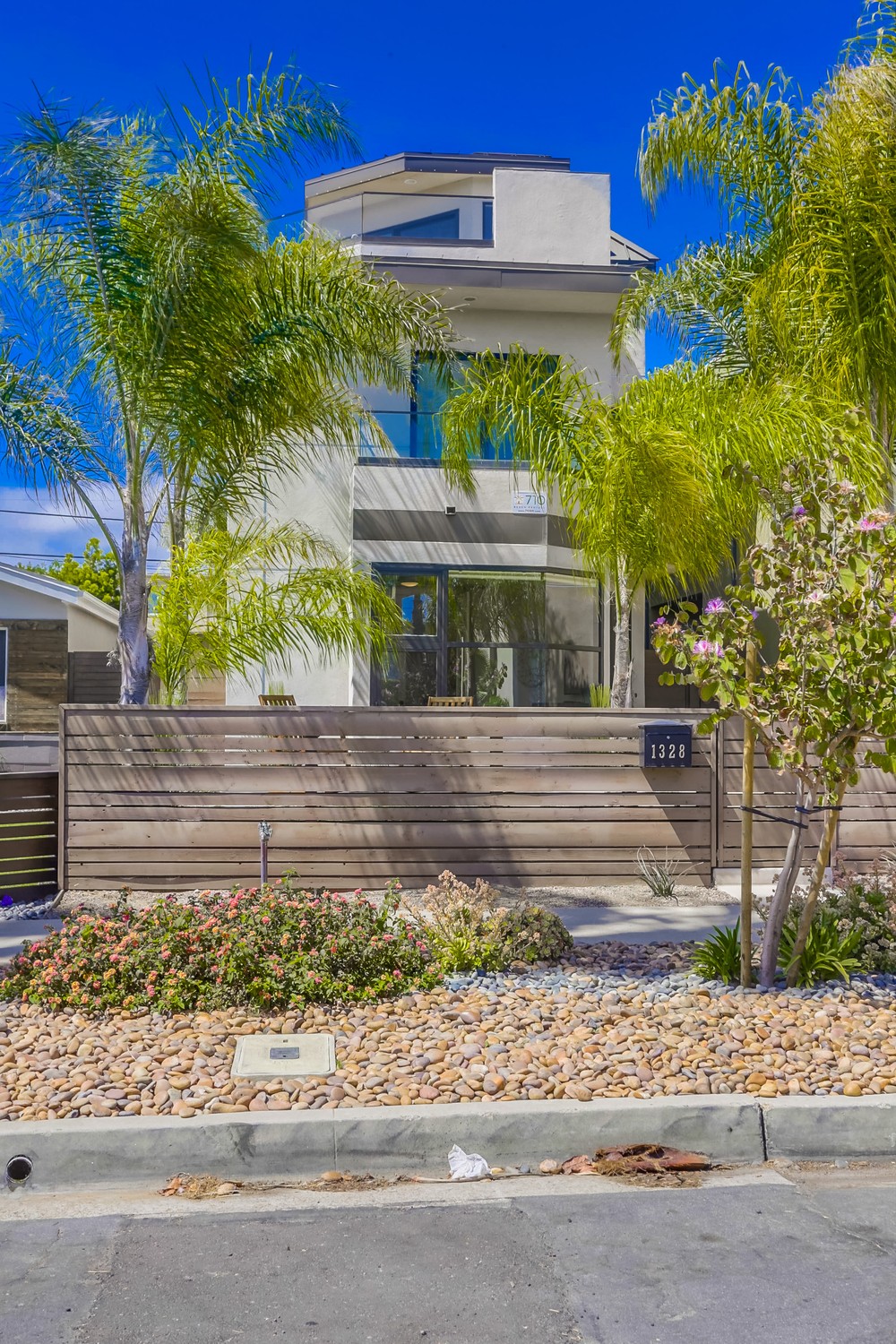 Virtual tour photo 6 of 75 for 1328 Thomas Ave
