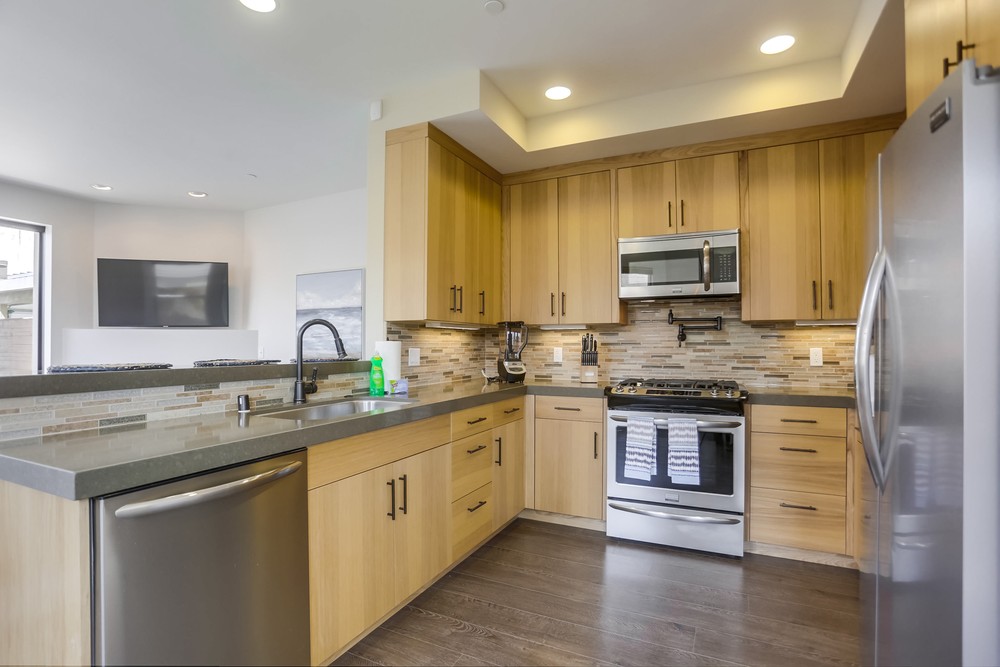 Virtual tour photo 25 of 75 for 1328 Thomas Ave