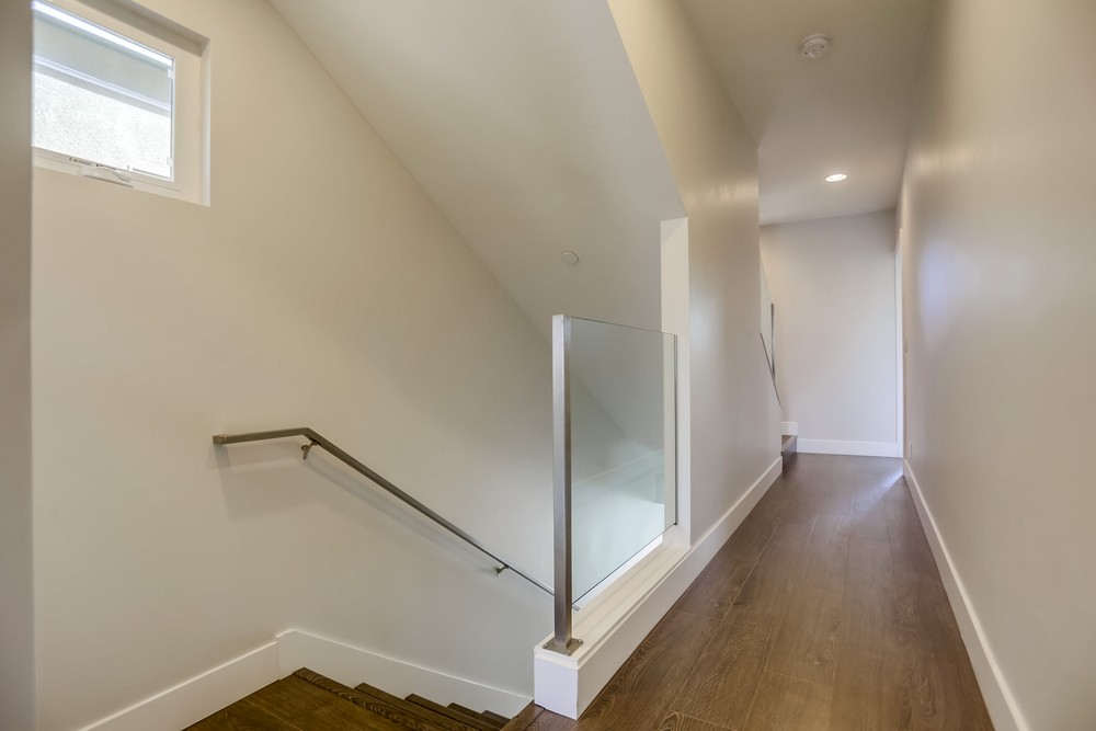 Virtual tour photo 32 of 75 for 1328 Thomas Ave