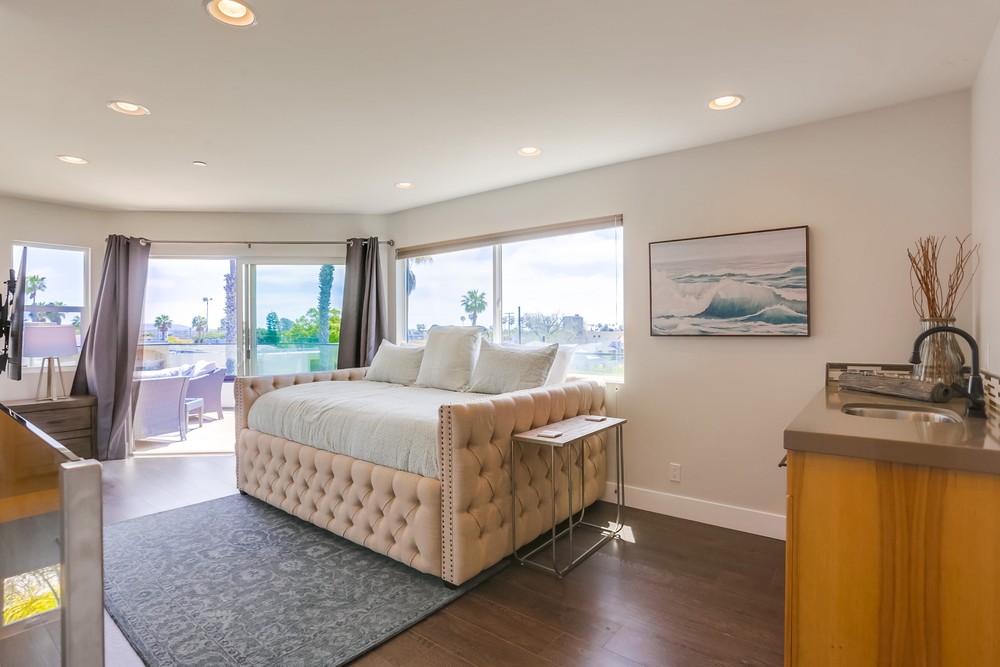Virtual tour photo 43 of 75 for 1328 Thomas Ave