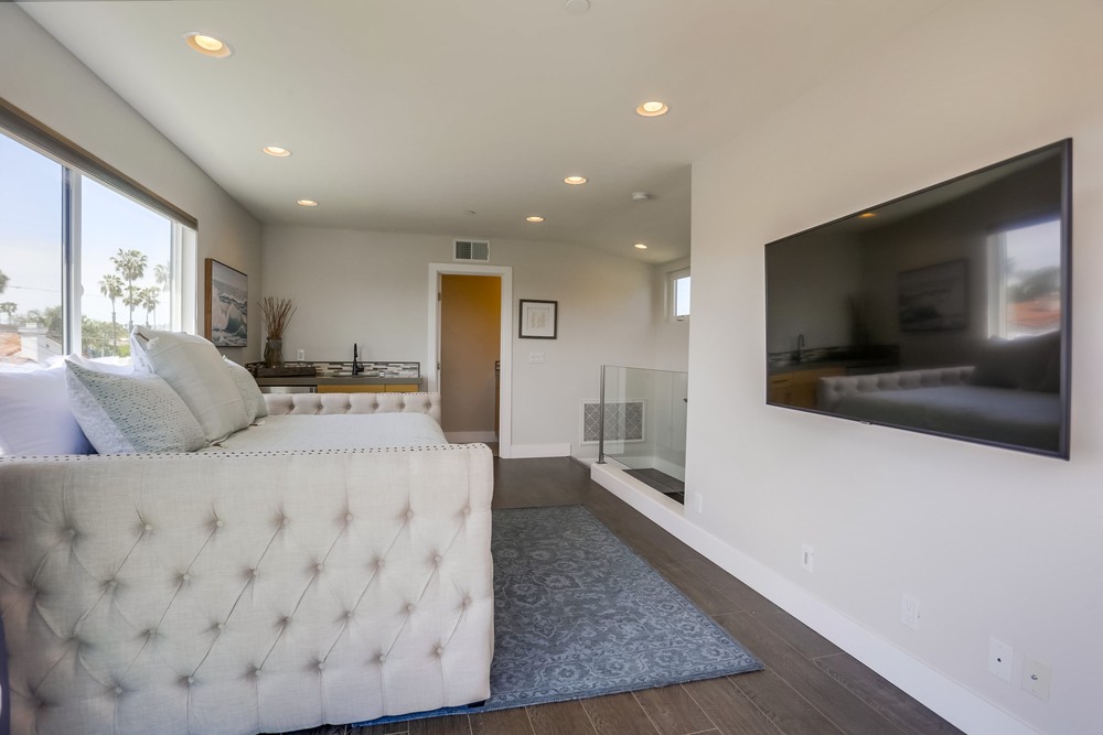 Virtual tour photo 46 of 75 for 1328 Thomas Ave
