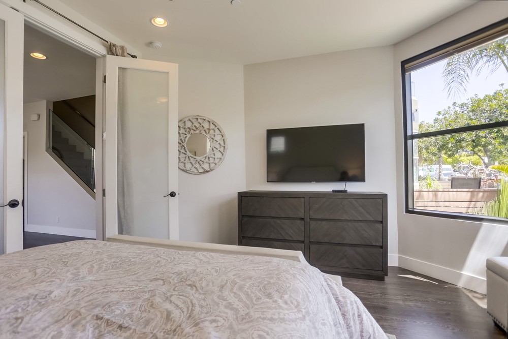Virtual tour photo 62 of 75 for 1328 Thomas Ave