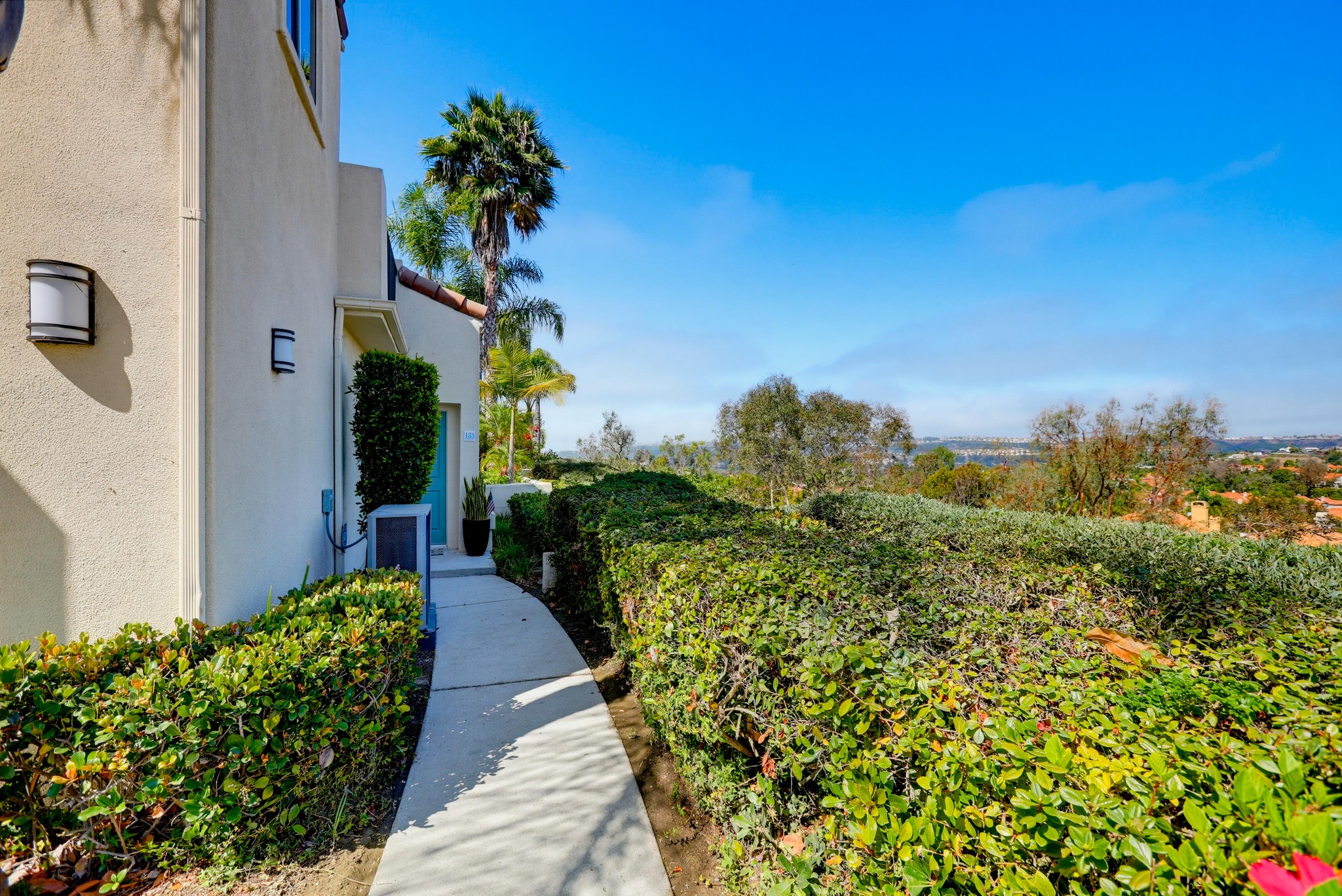 Virtual tour photo 4 of 60 for 133 Fleurance St