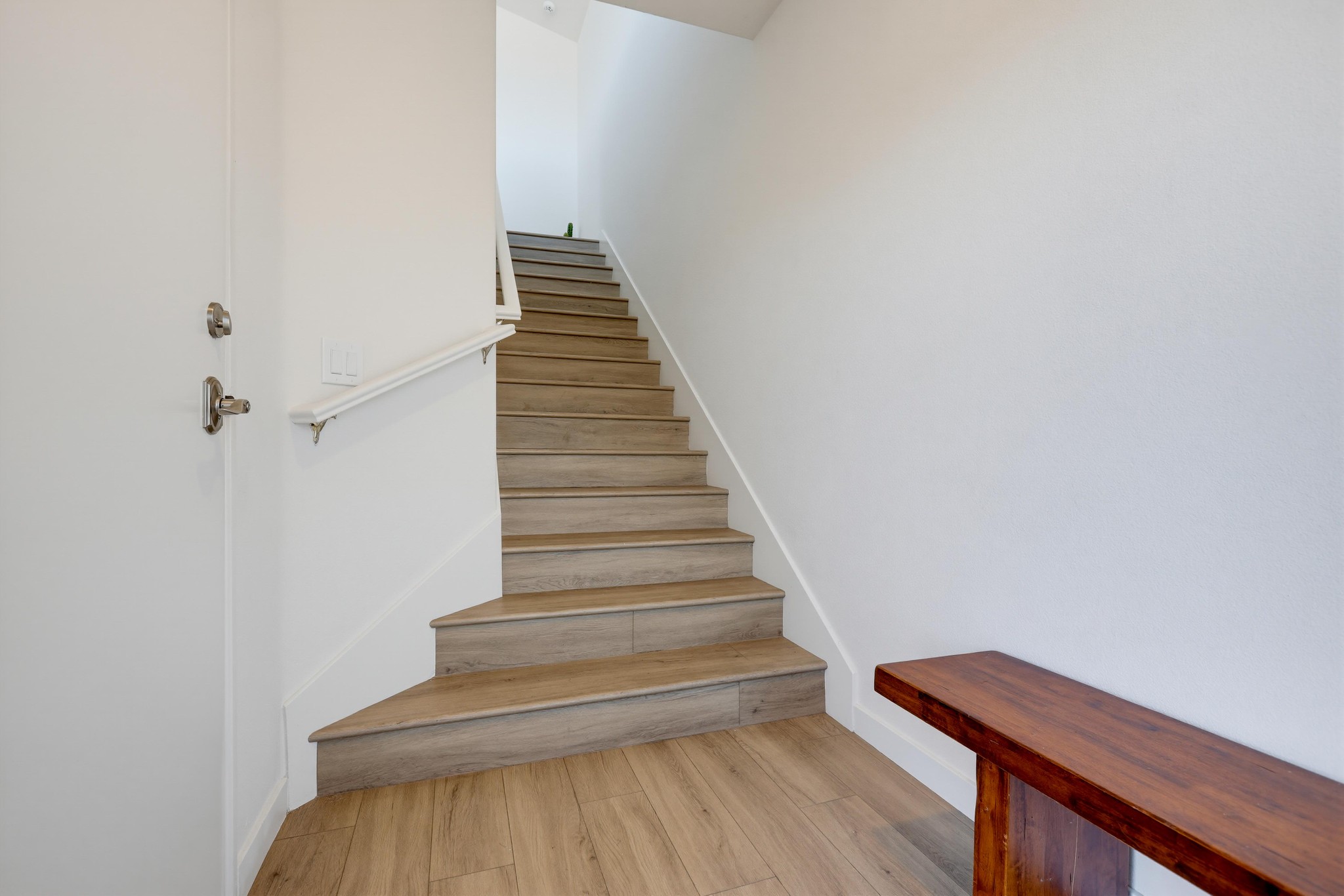 Virtual tour photo 8 of 60 for 133 Fleurance St