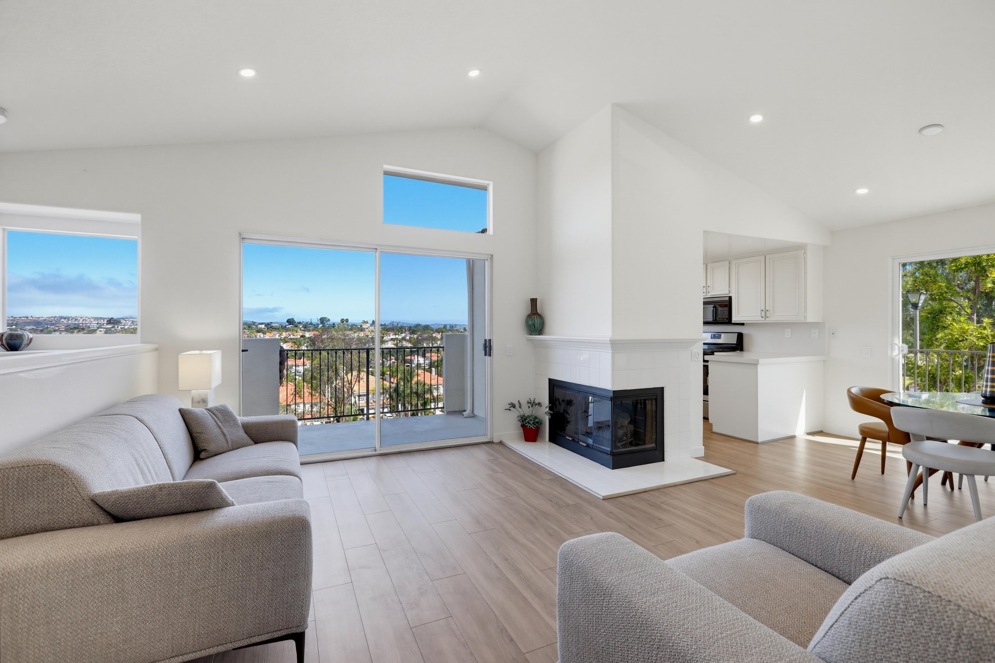 Virtual tour photo 11 of 60 for 133 Fleurance St