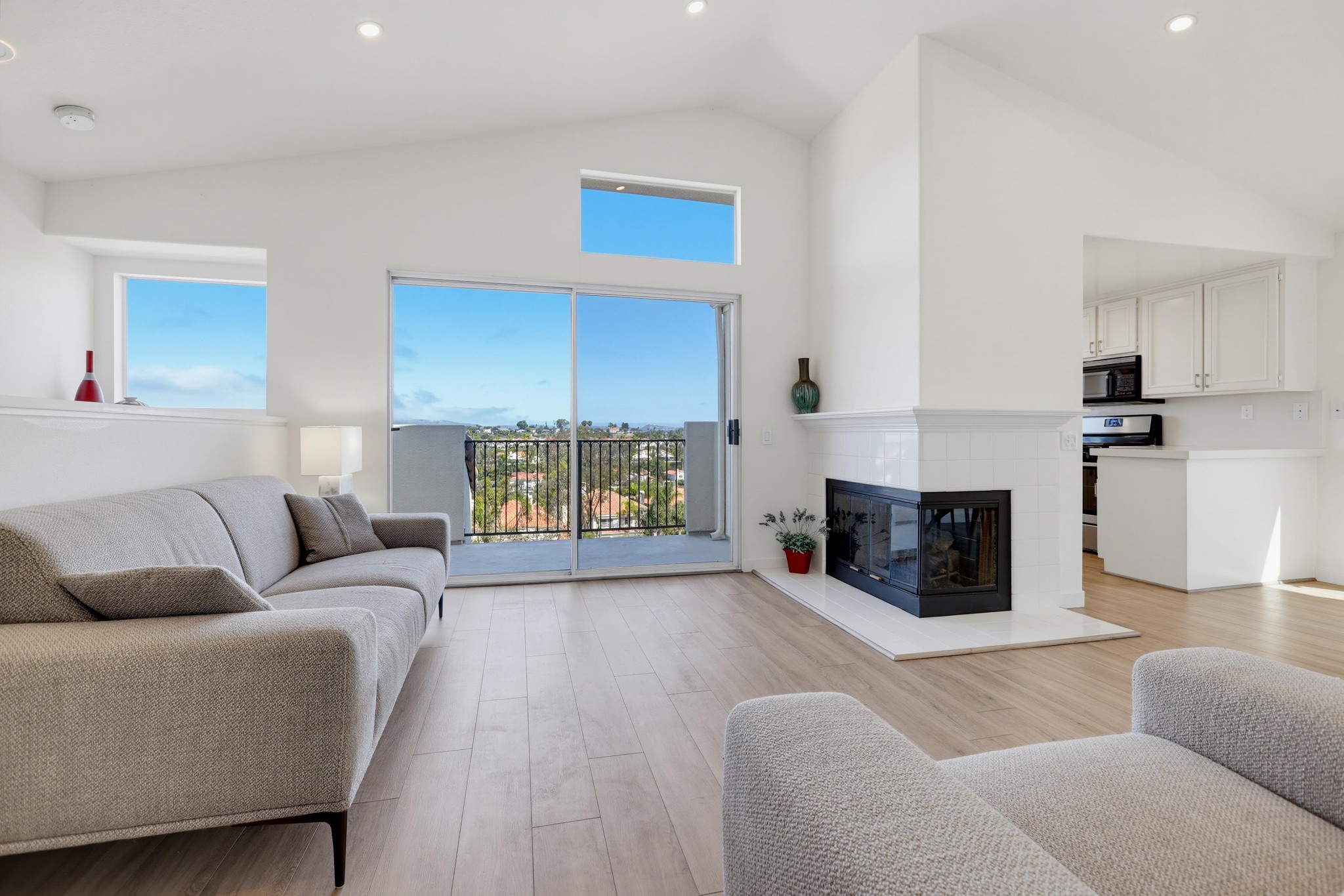 Virtual tour photo 12 of 60 for 133 Fleurance St