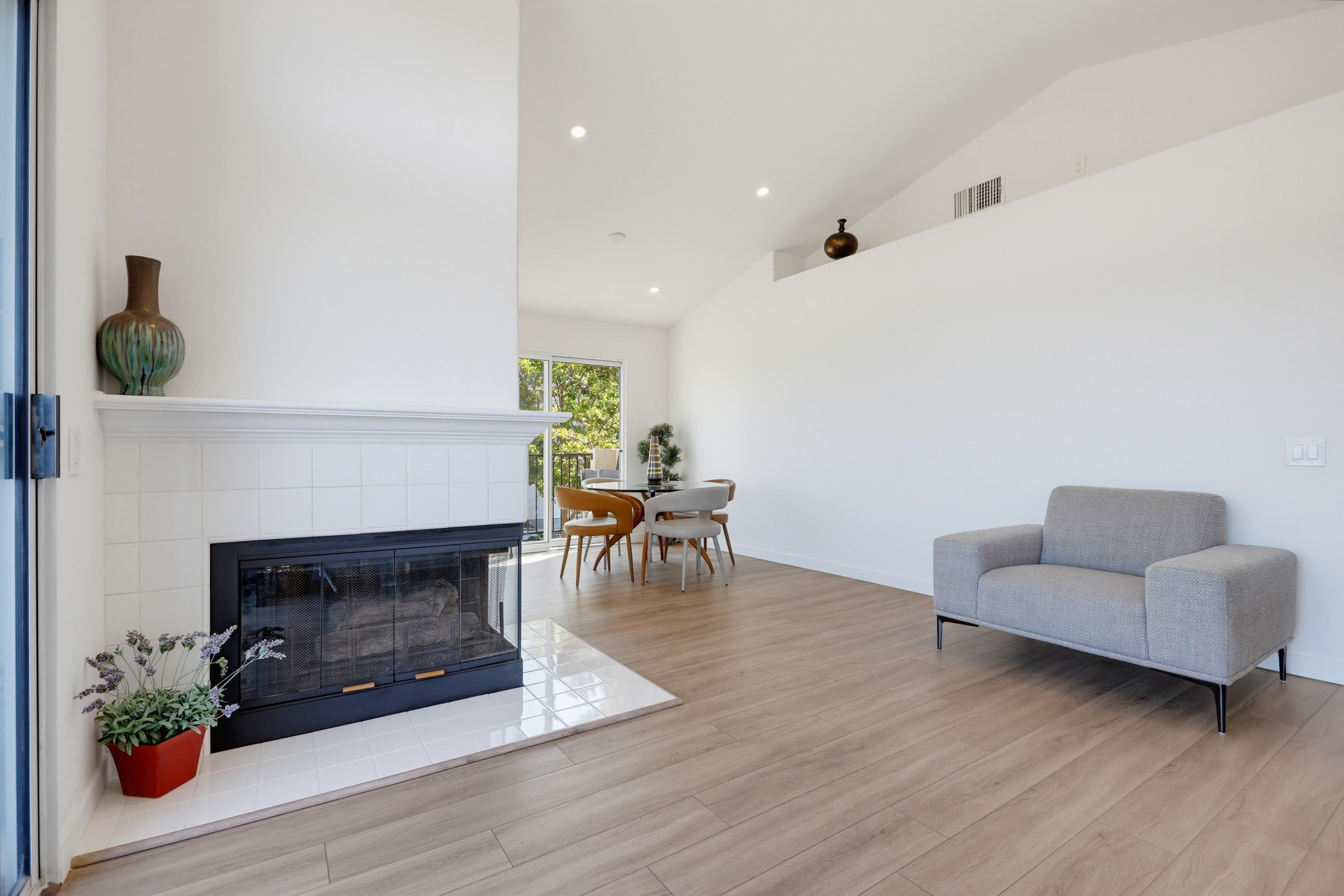 Virtual tour photo 18 of 60 for 133 Fleurance St