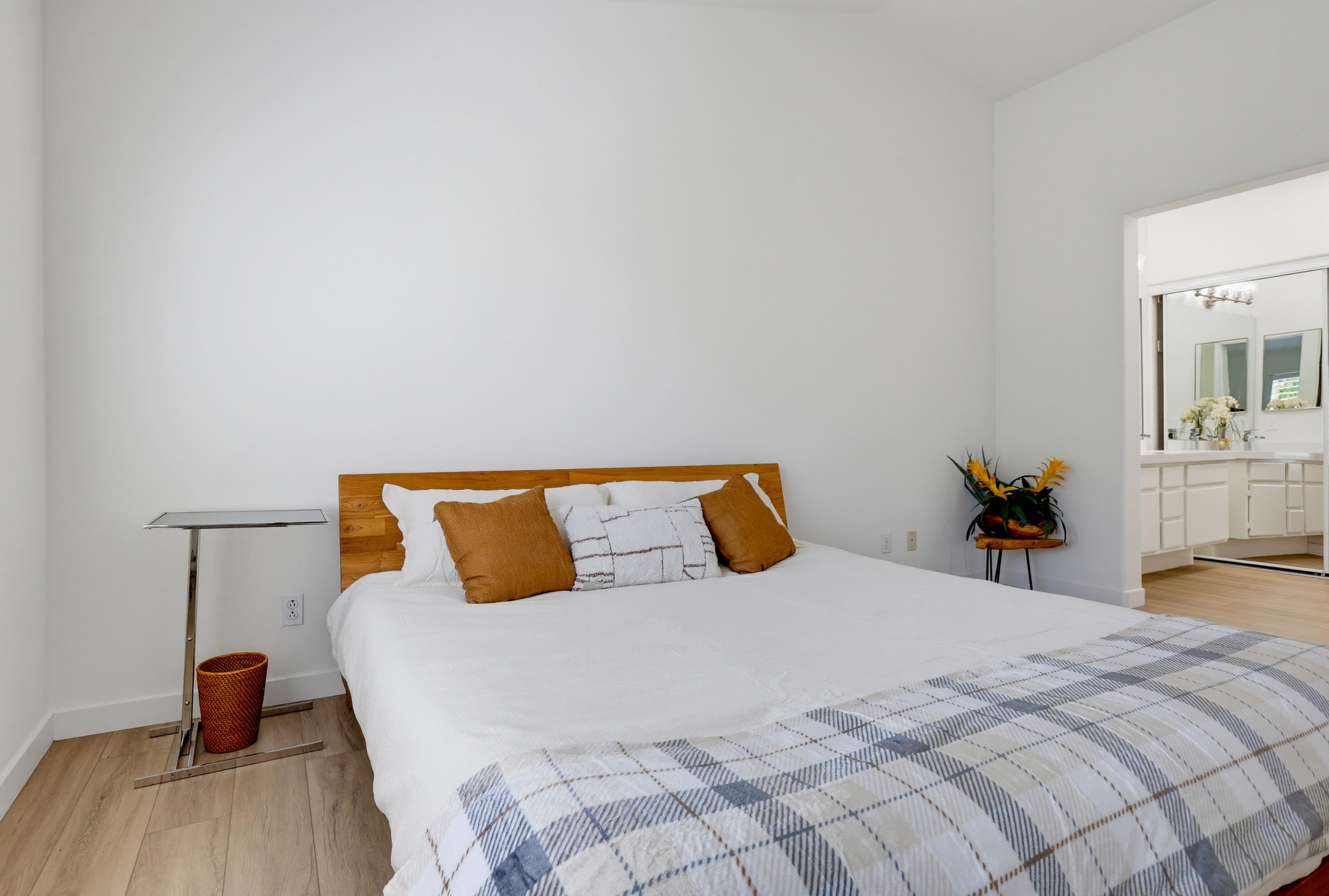 Virtual tour photo 33 of 60 for 133 Fleurance St