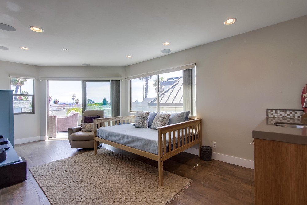 Virtual tour photo 45 of 75 for 1330 Thomas Ave