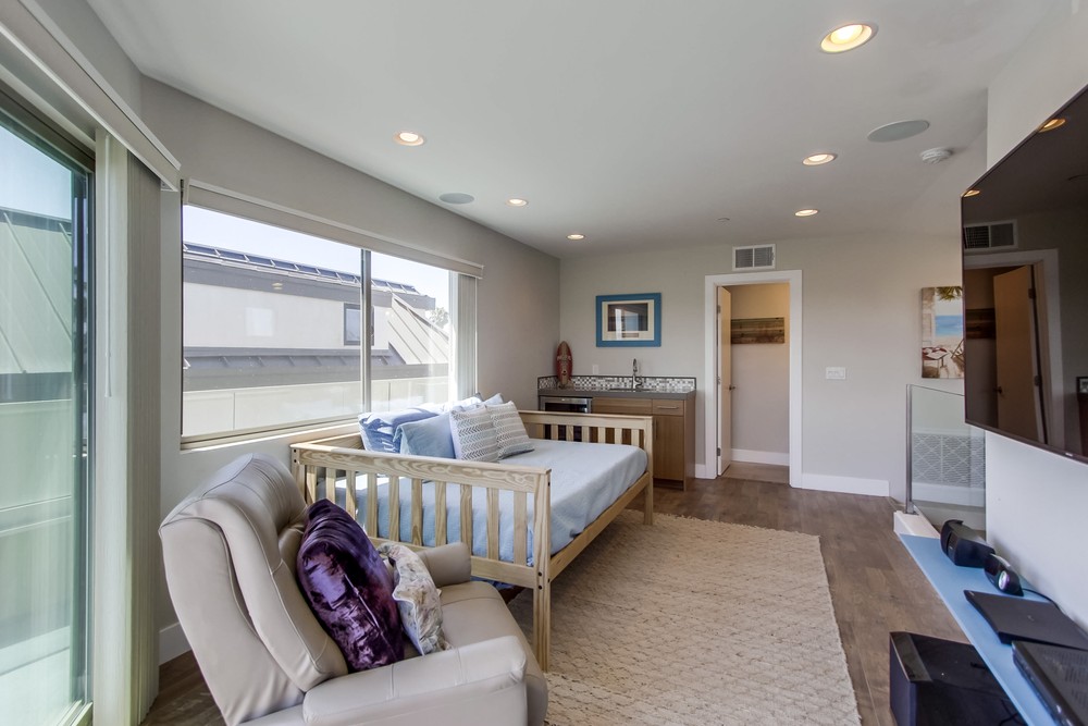 Virtual tour photo 48 of 75 for 1330 Thomas Ave