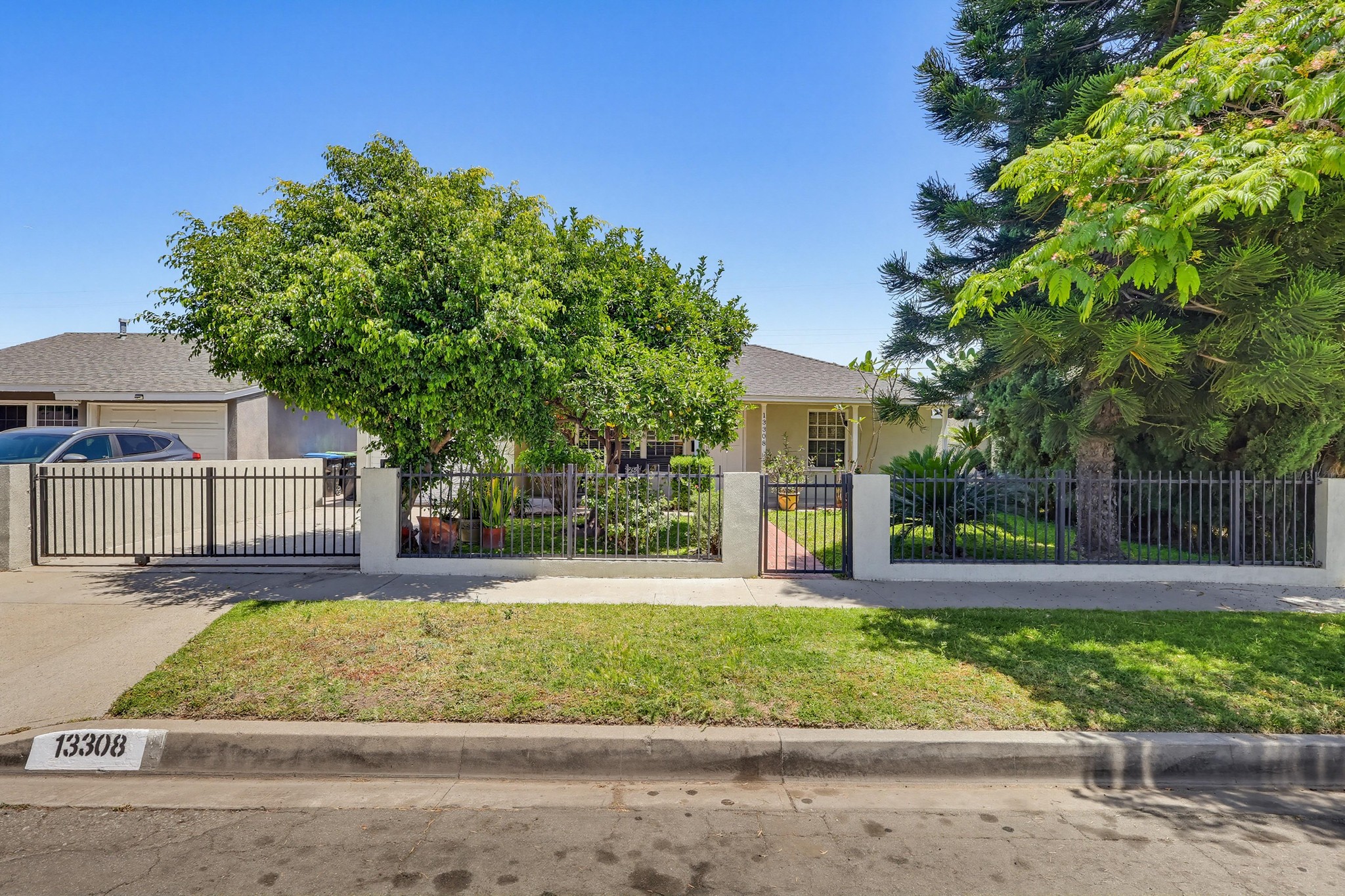 Virtual tour photo 1 of 41 for 13308 Thistle Ave