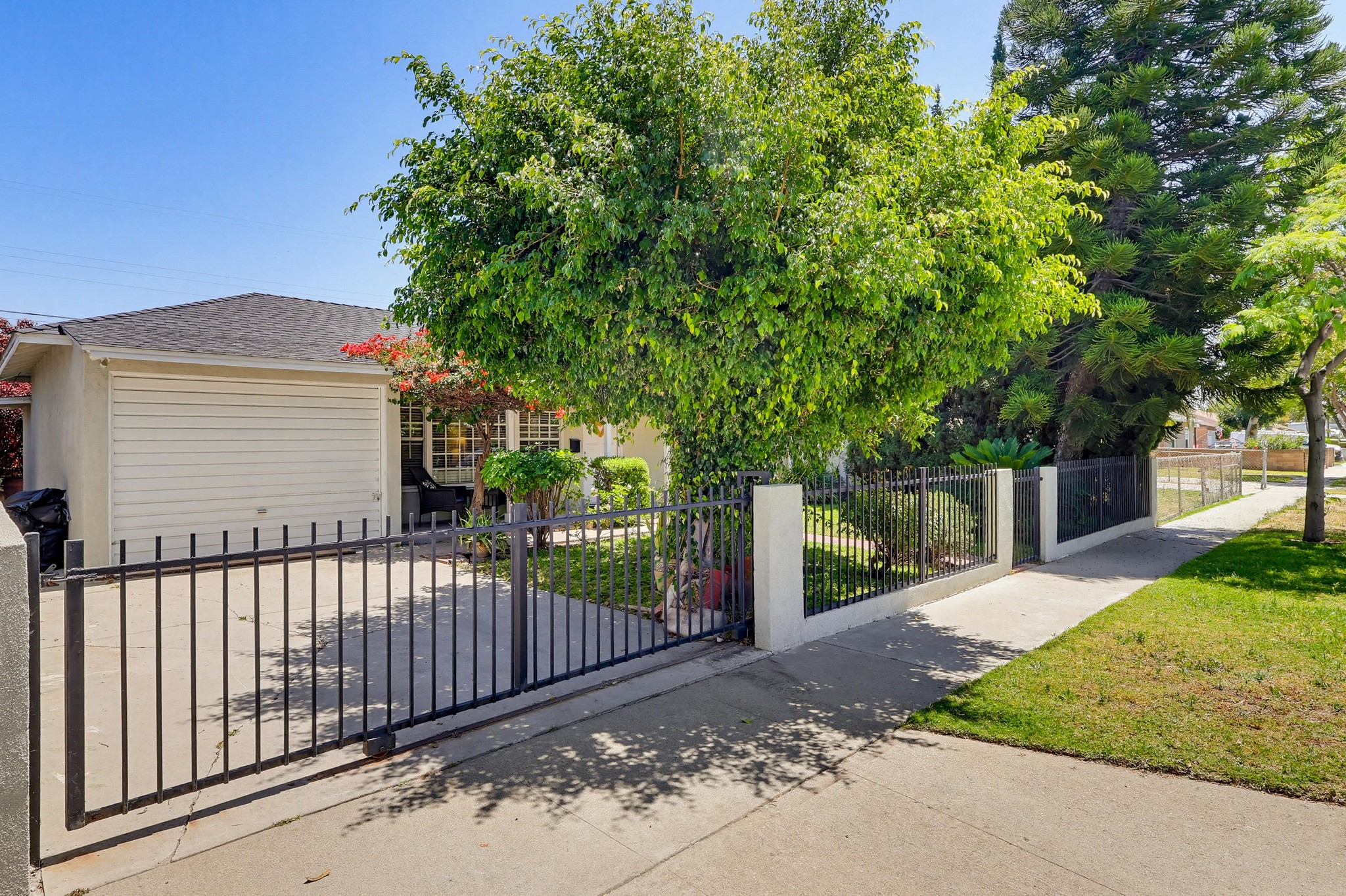 Virtual tour photo 3 of 41 for 13308 Thistle Ave