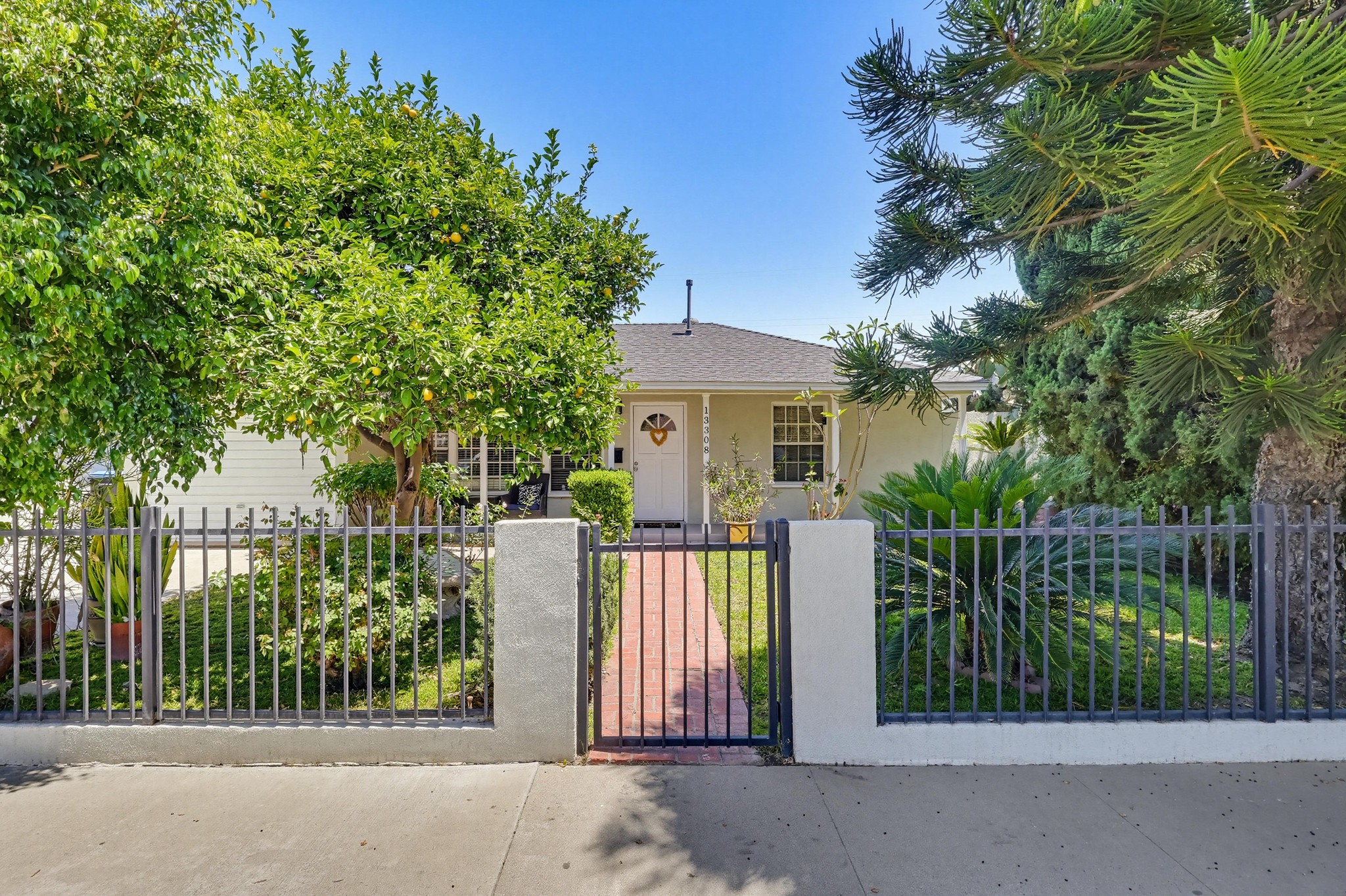 Virtual tour photo 5 of 41 for 13308 Thistle Ave
