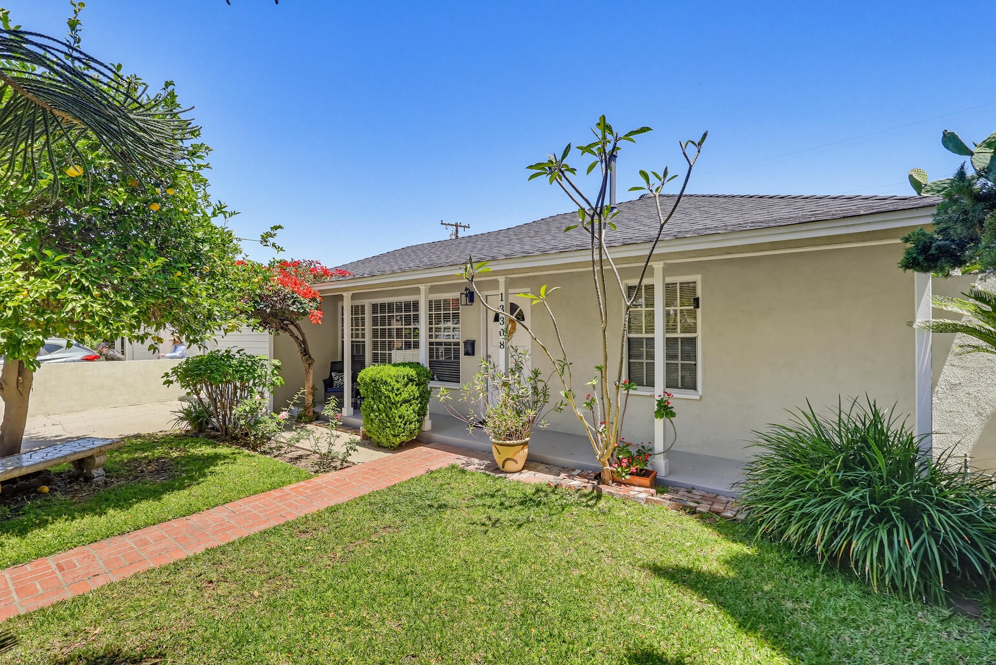 Virtual tour photo 7 of 41 for 13308 Thistle Ave