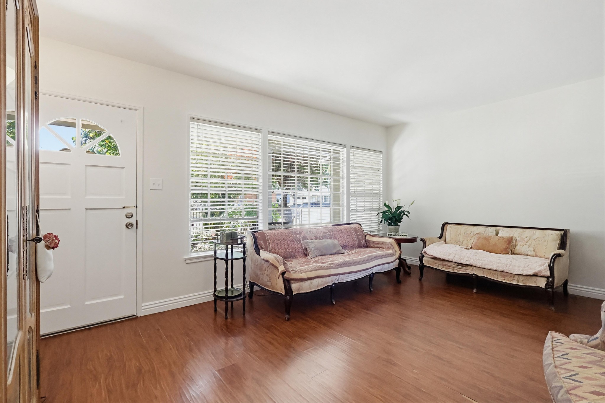 Virtual tour photo 12 of 41 for 13308 Thistle Ave