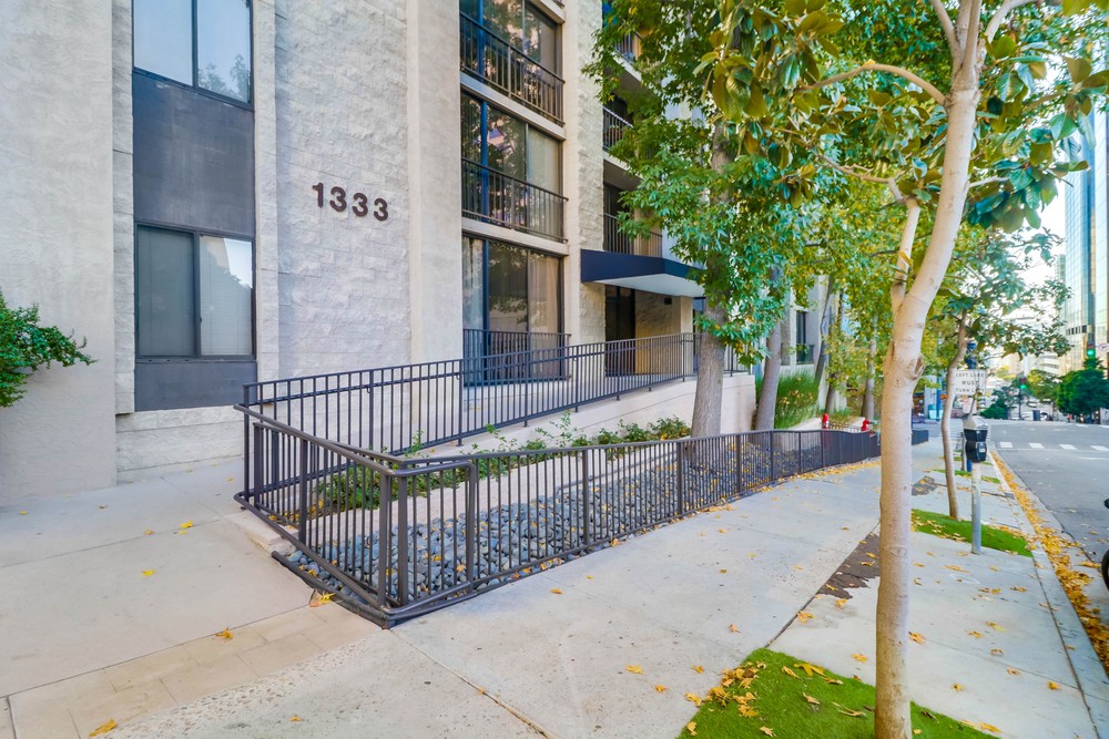 Virtual tour photo 4 of 25 for 1333 Eighth Ave