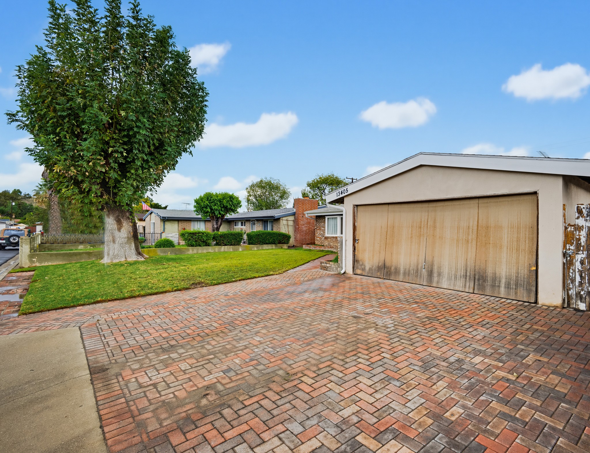 Virtual tour photo 3 of 42 for 13405 Babcock Dr