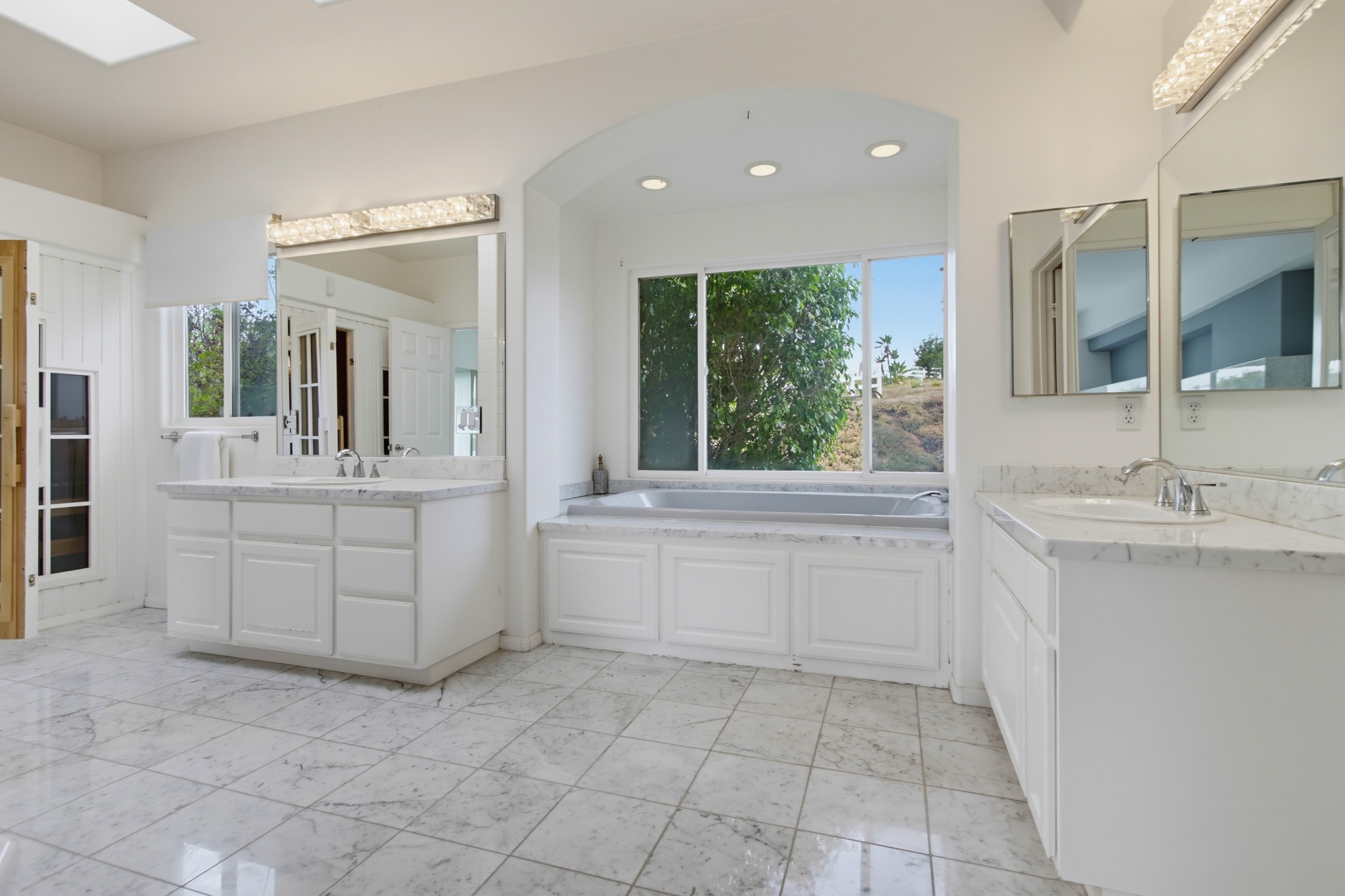 Virtual tour photo 32 of 78 for 13427 Hilltop Pl