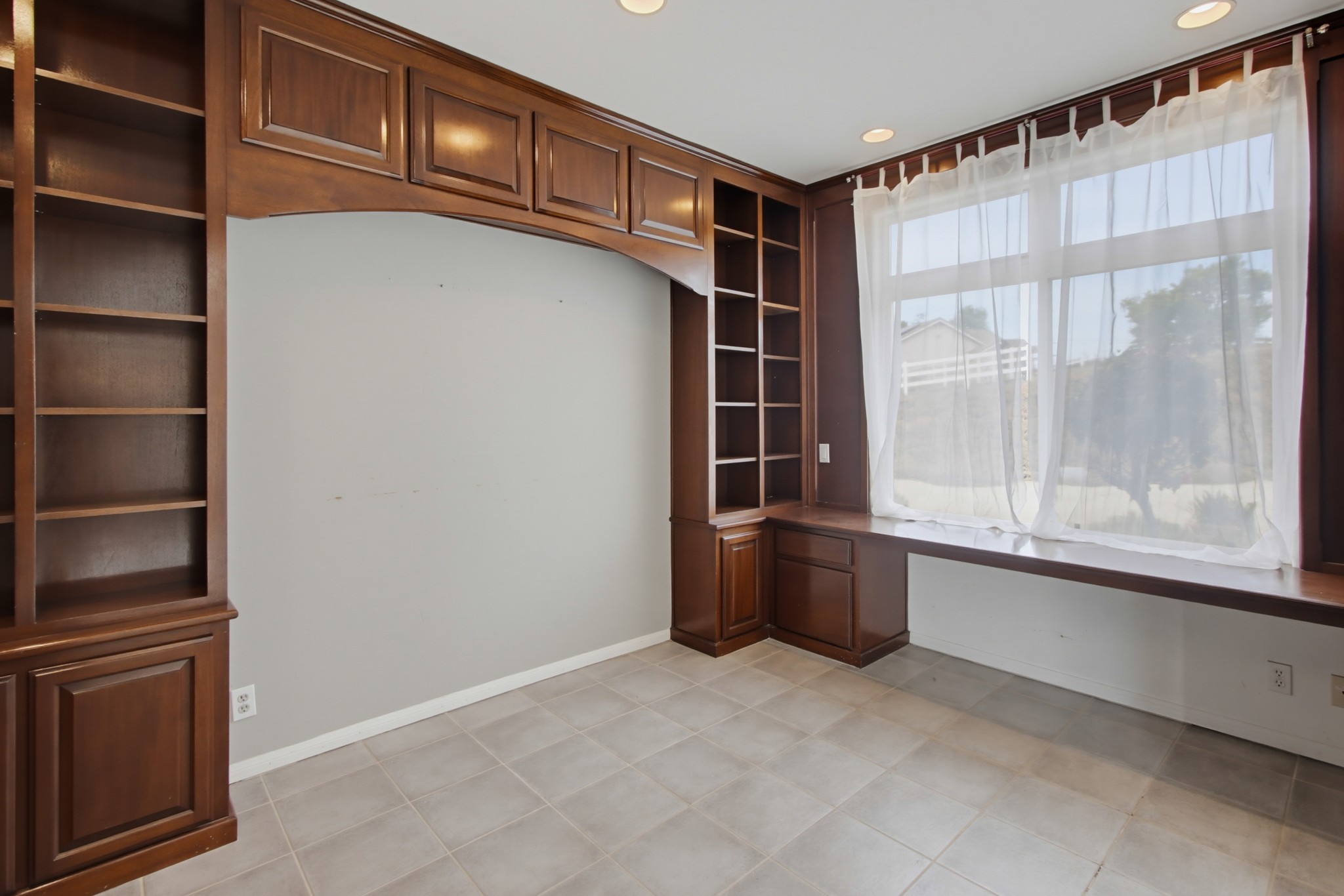 Virtual tour photo 39 of 78 for 13427 Hilltop Pl