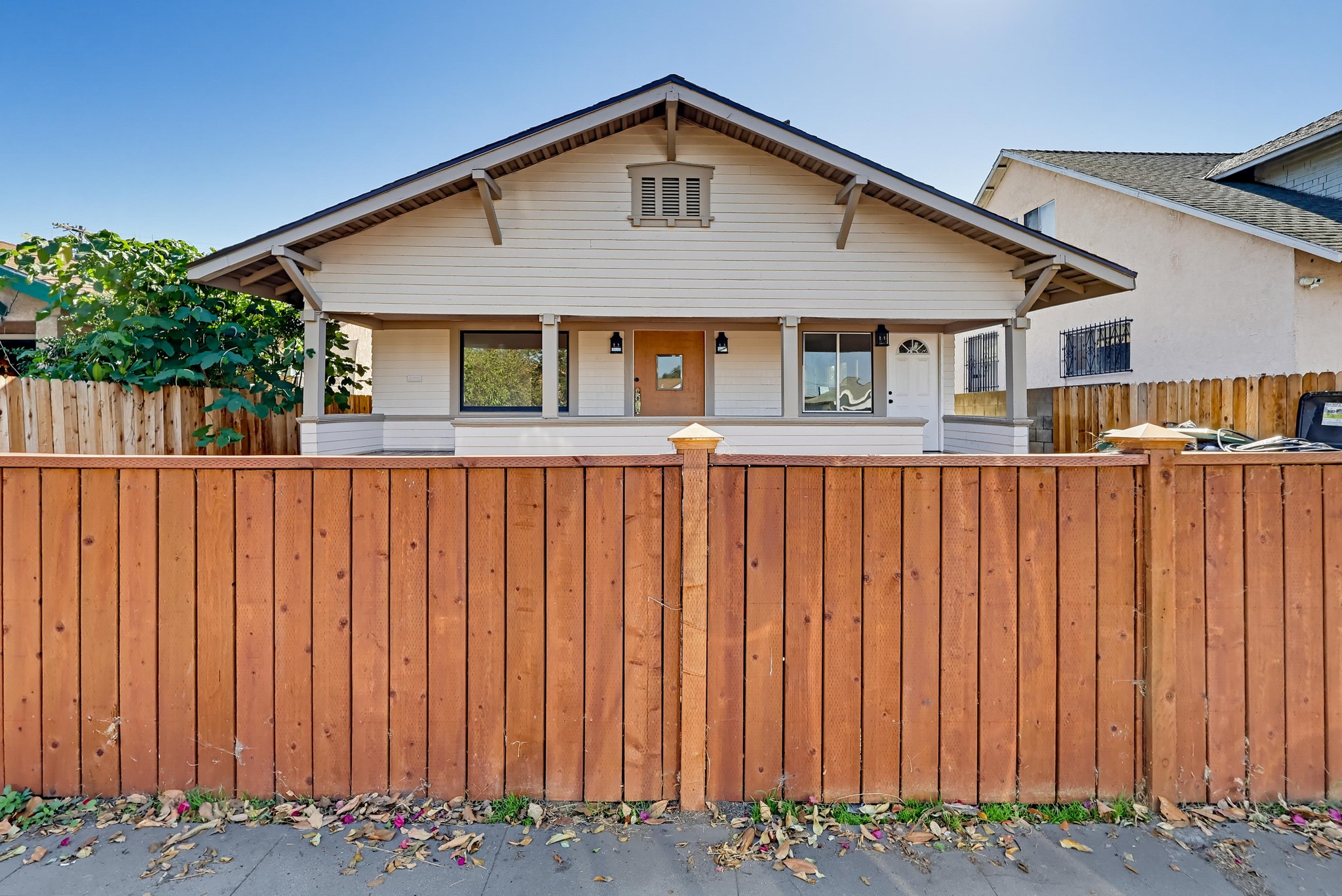 Virtual tour photo 3 of 85 for 1344 E 43rd Pl