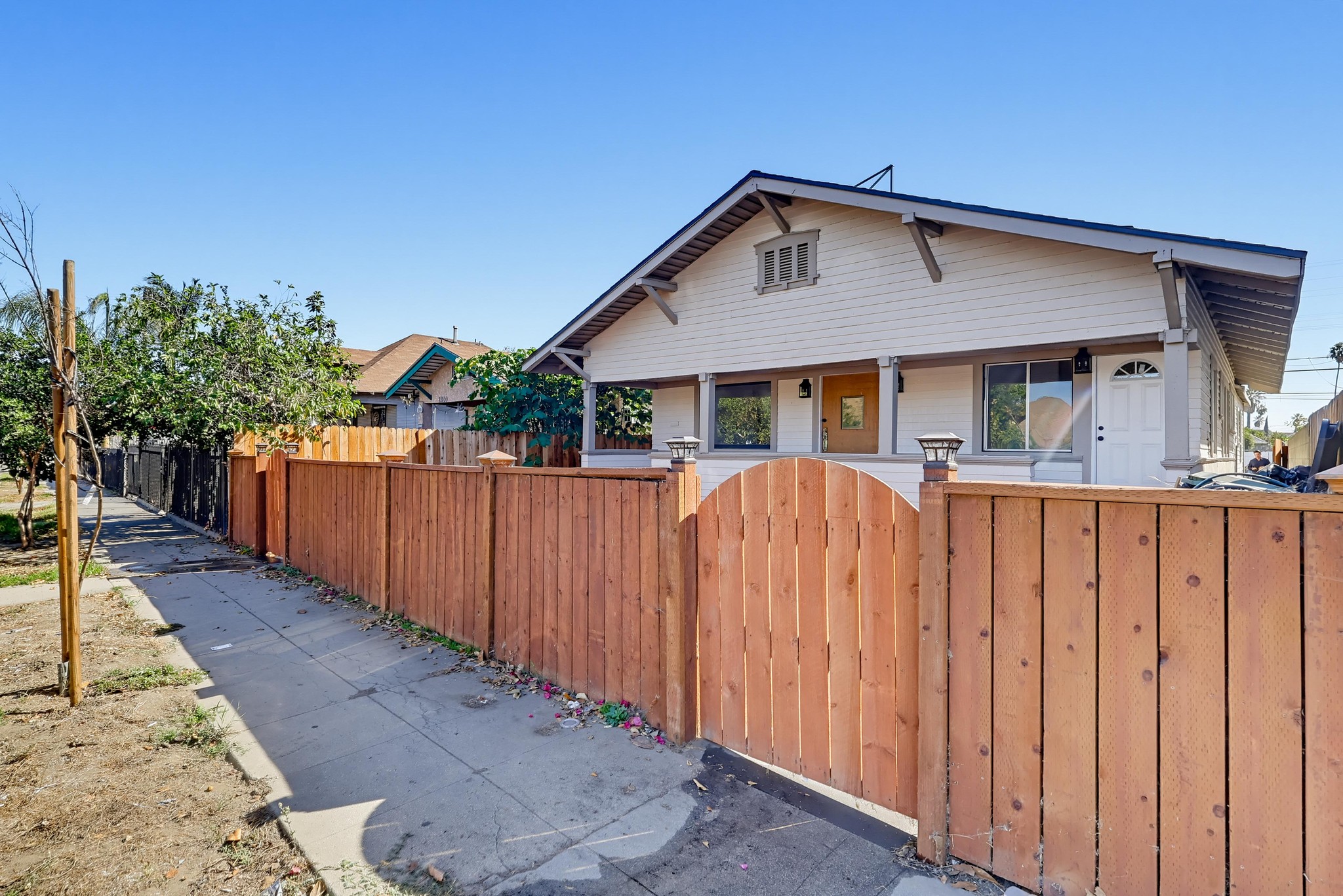 Virtual tour photo 4 of 85 for 1344 E 43rd Pl