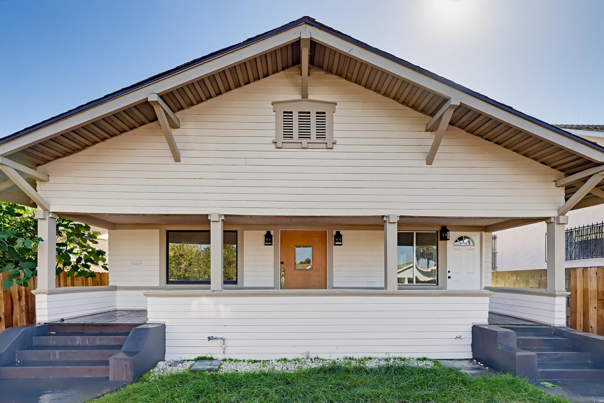 Virtual tour photo 6 of 85 for 1344 E 43rd Pl