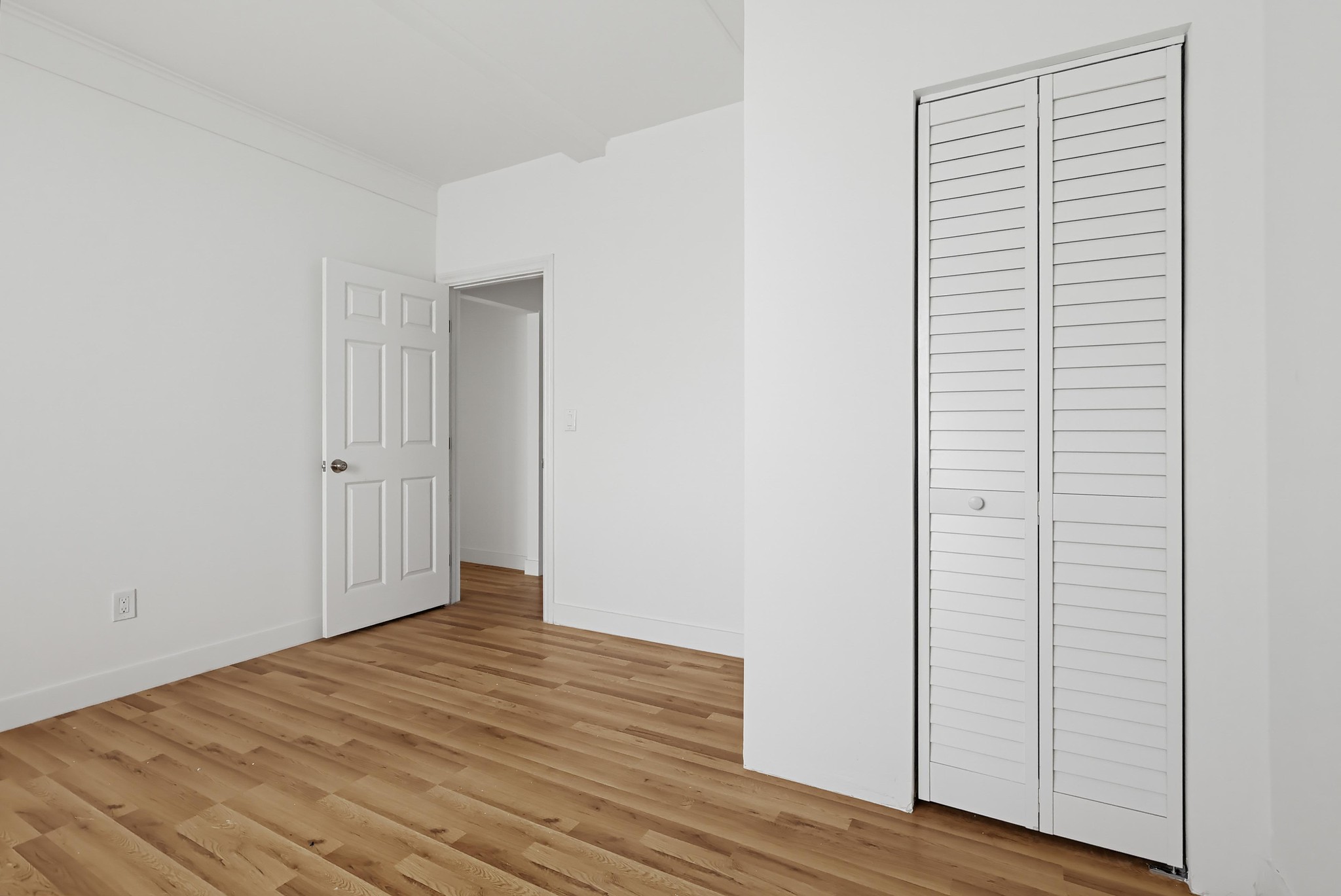 Virtual tour photo 25 of 85 for 1344 E 43rd Pl