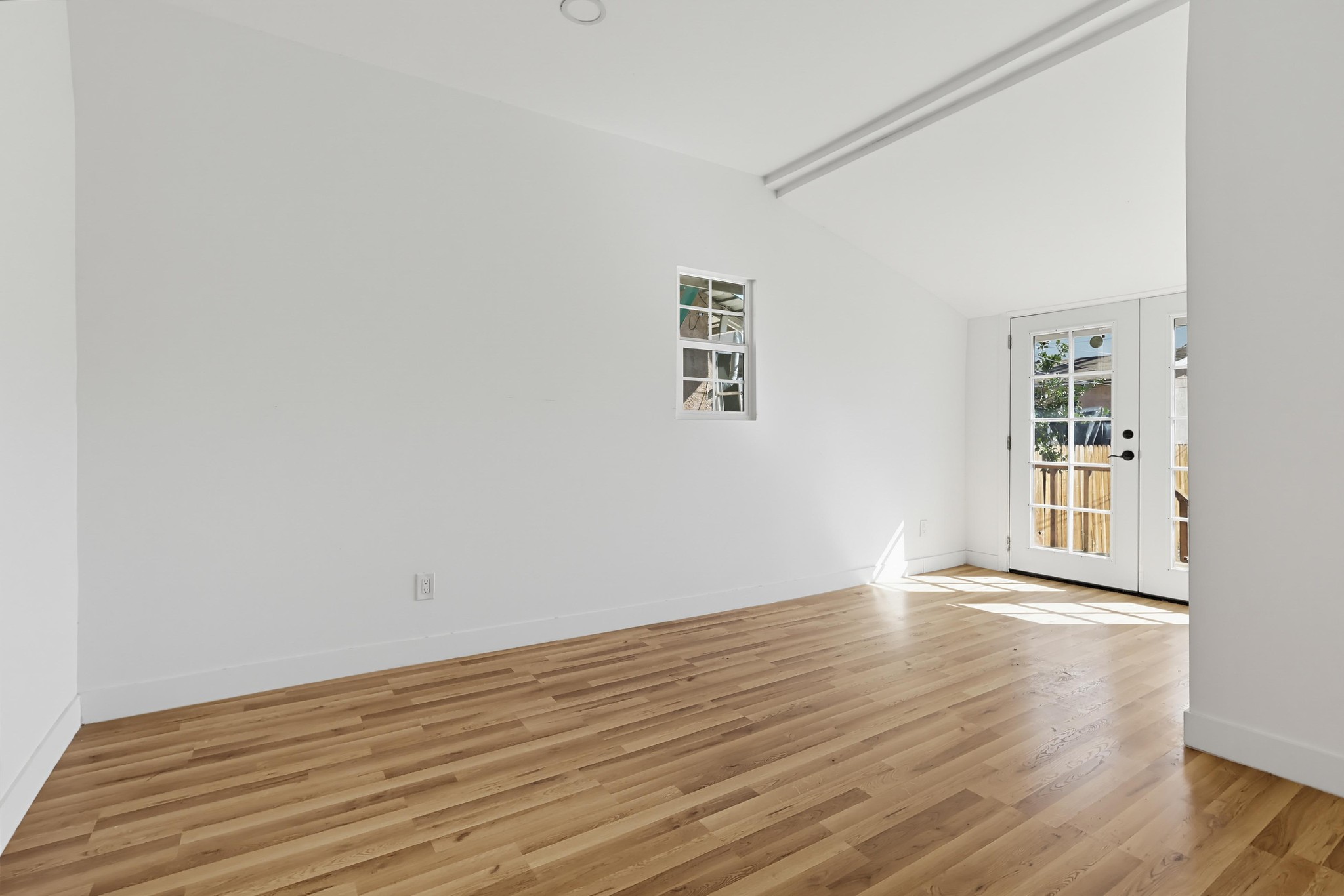 Virtual tour photo 28 of 85 for 1344 E 43rd Pl