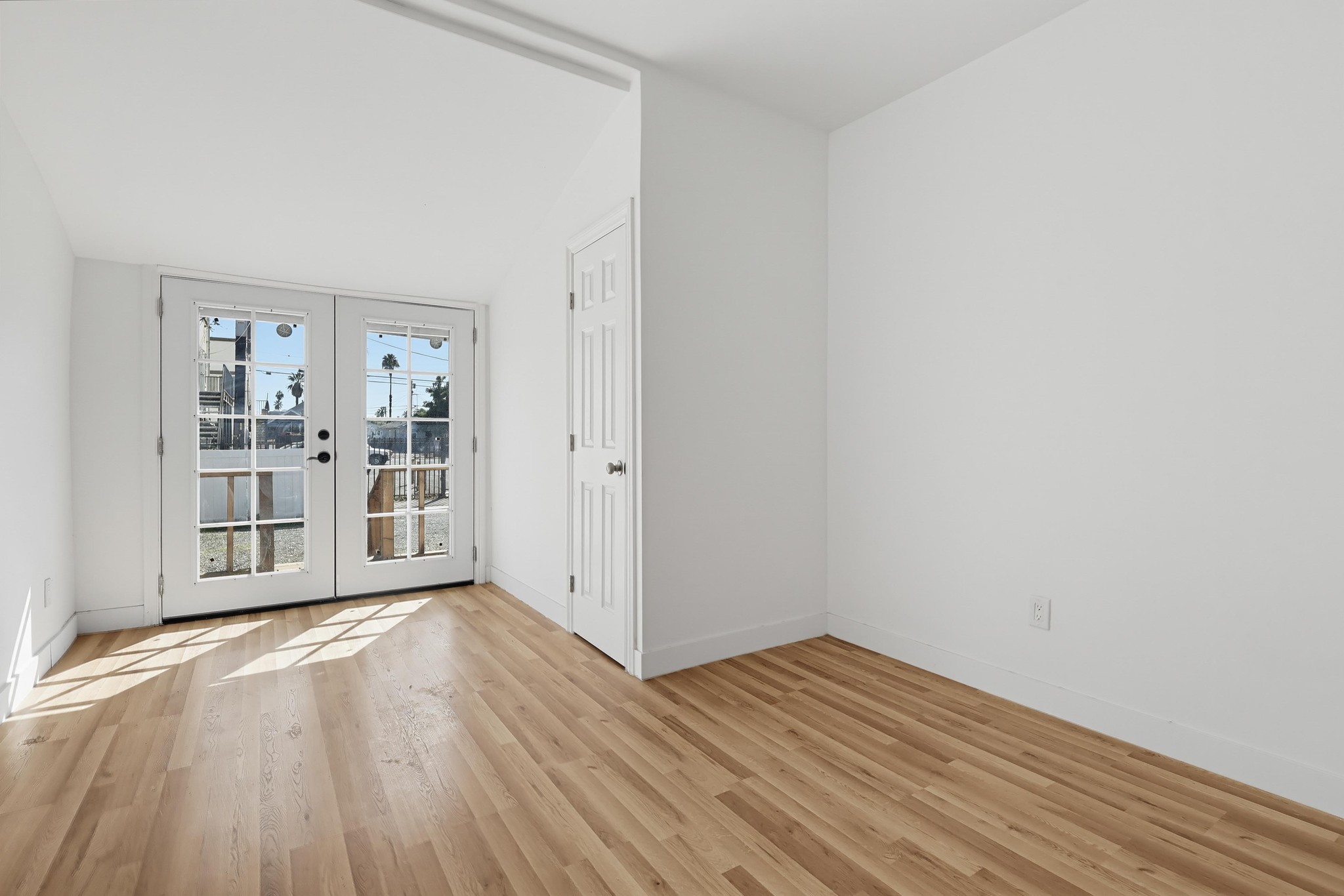 Virtual tour photo 30 of 85 for 1344 E 43rd Pl