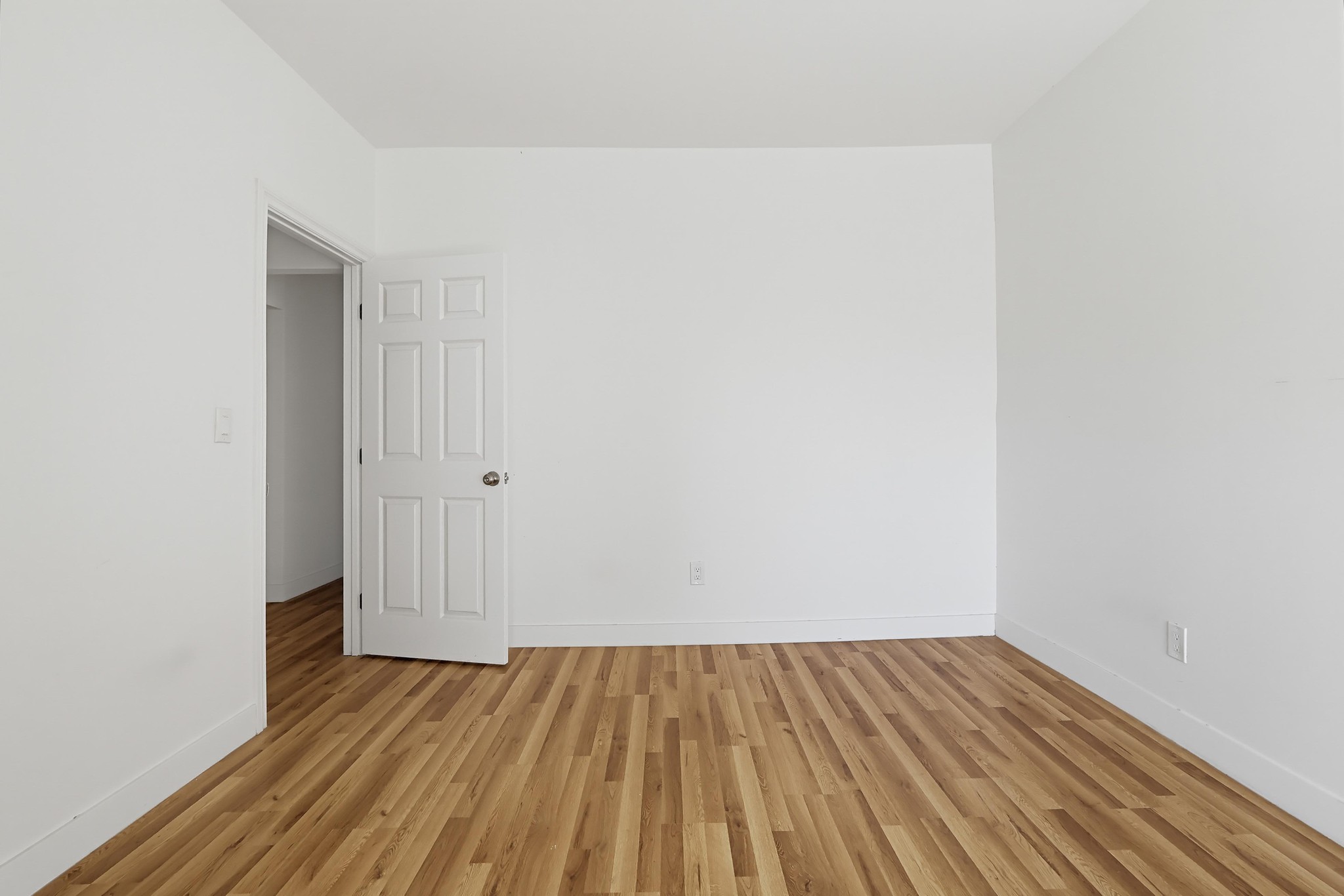 Virtual tour photo 32 of 85 for 1344 E 43rd Pl