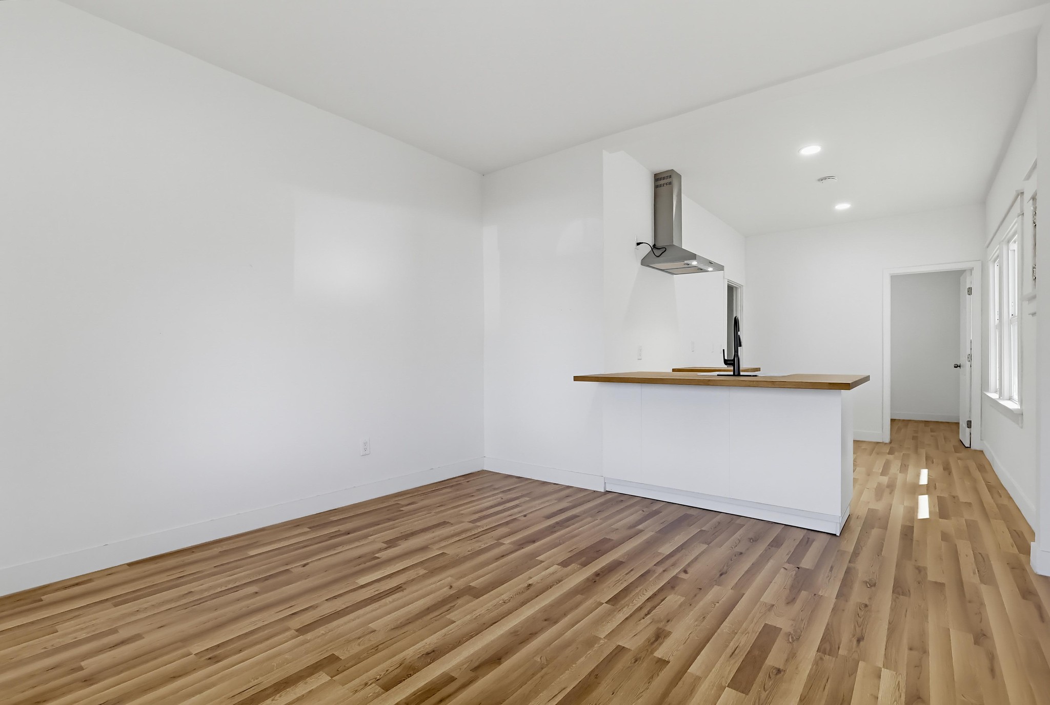 Virtual tour photo 37 of 85 for 1344 E 43rd Pl