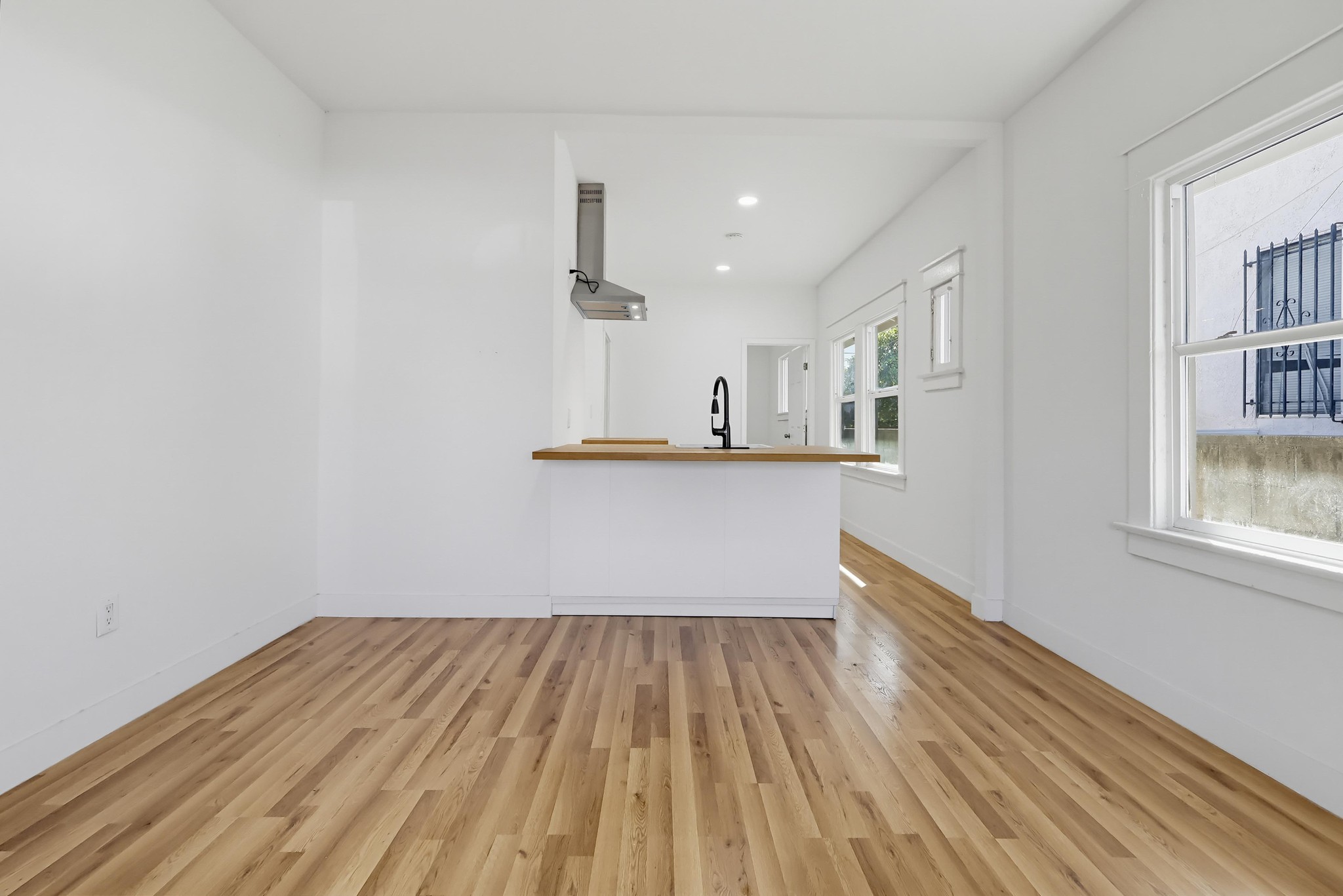Virtual tour photo 38 of 85 for 1344 E 43rd Pl